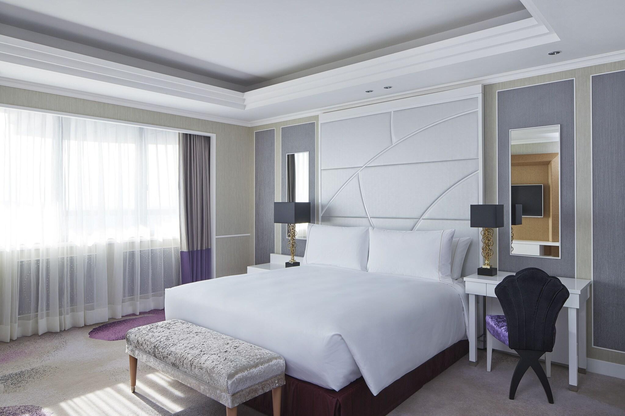 Junior Suite King Size Bed