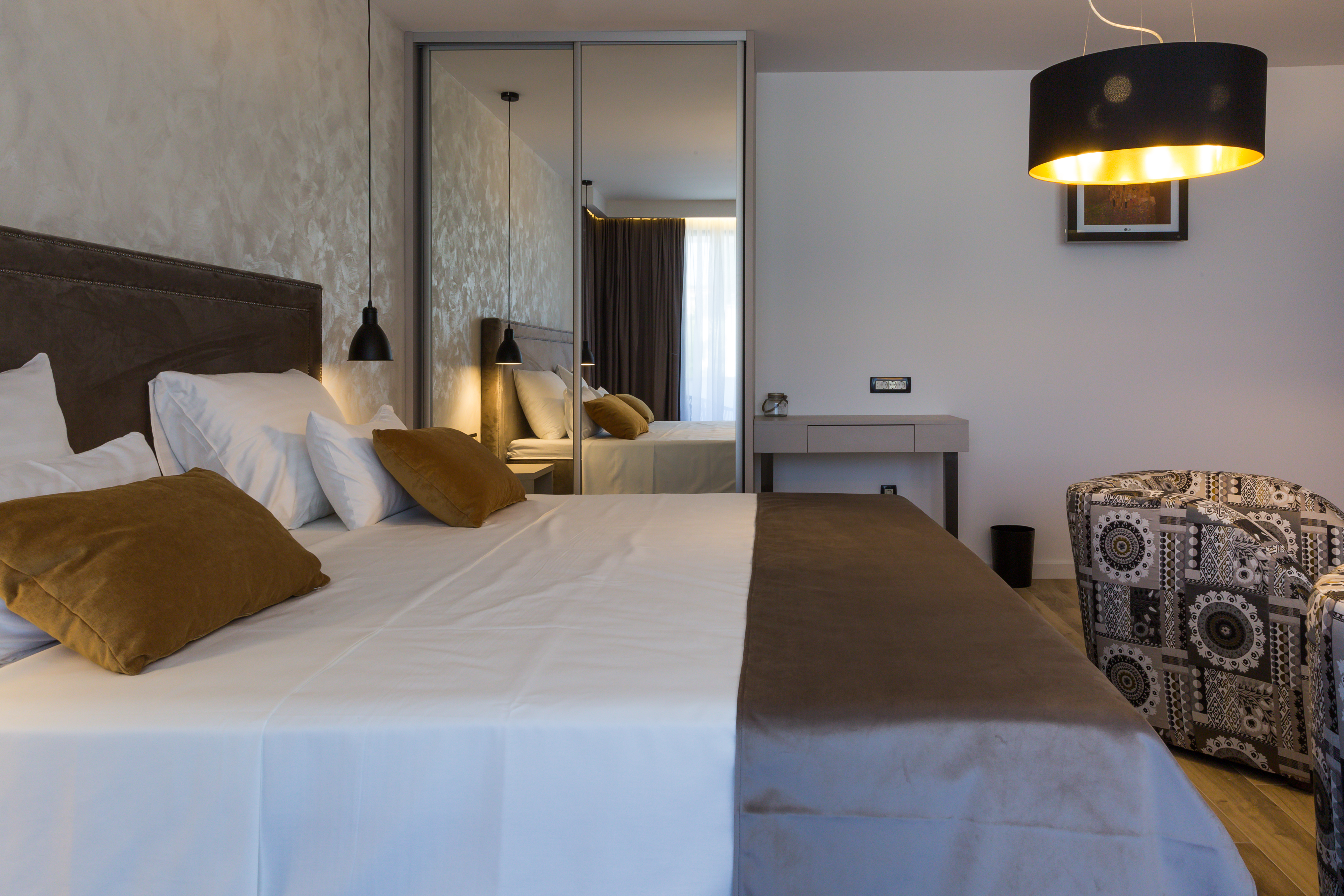 Double Deluxe King Bed