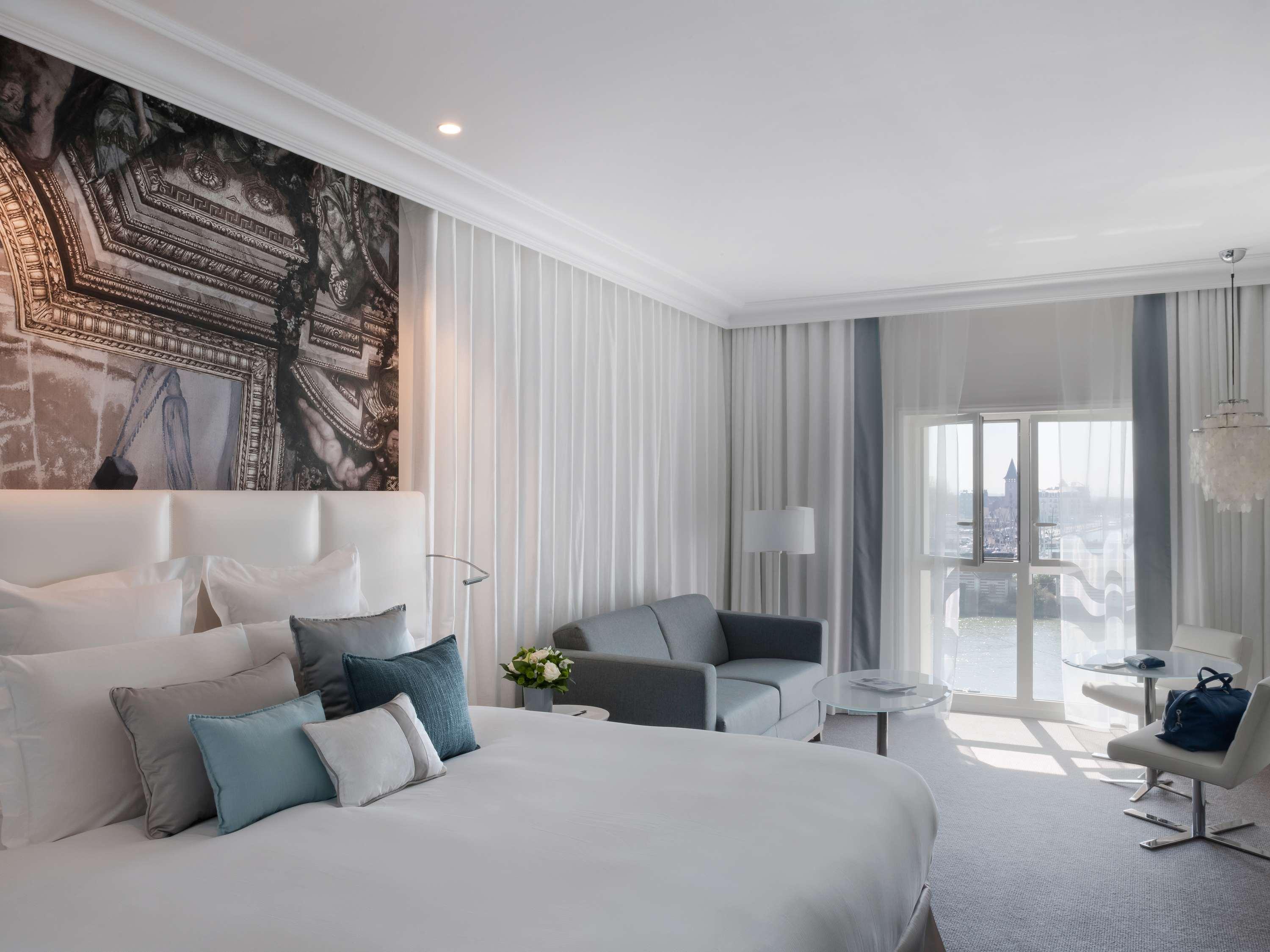 Double Classic Queen Bed