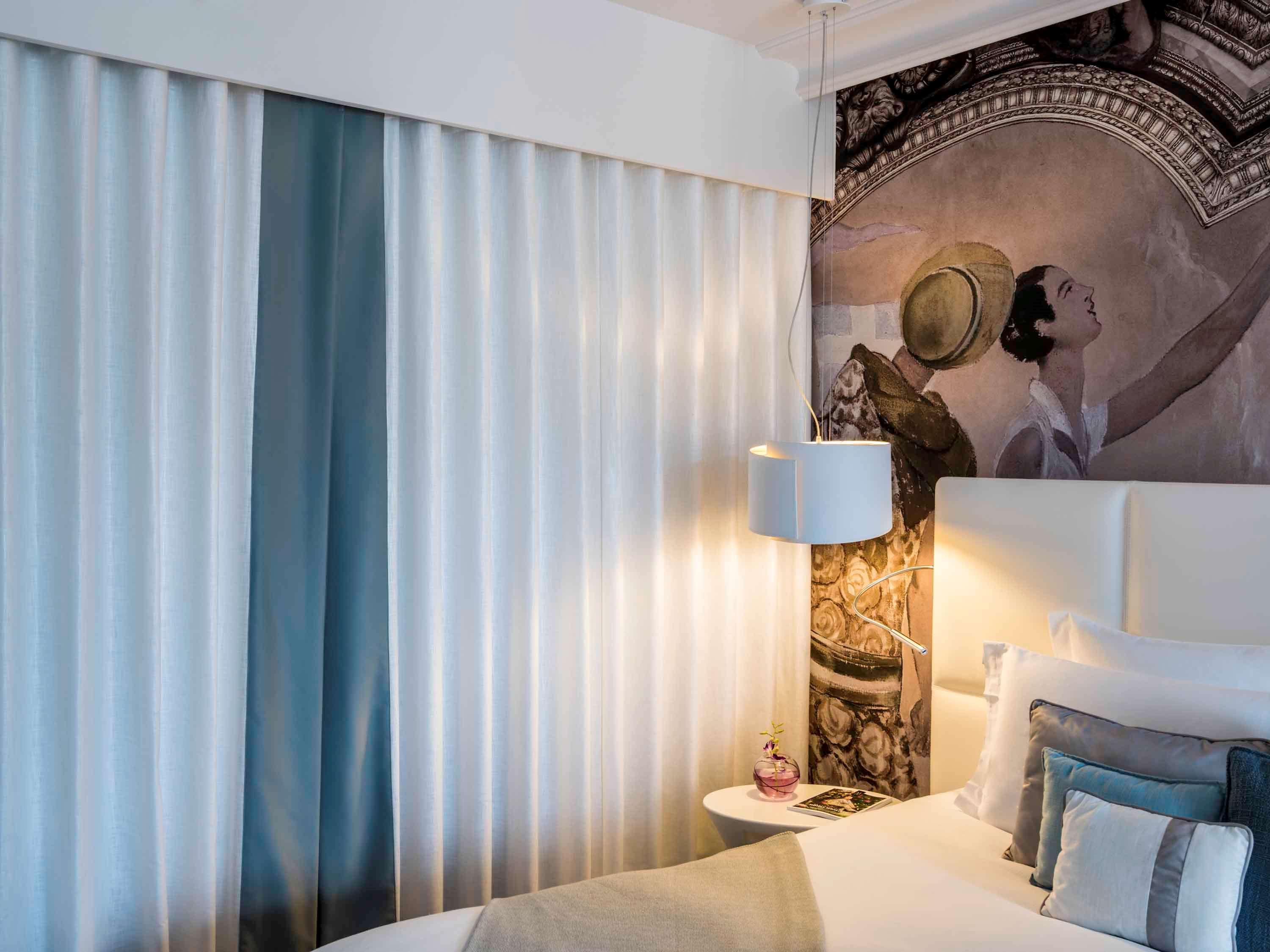 Double Classic Queen Bed