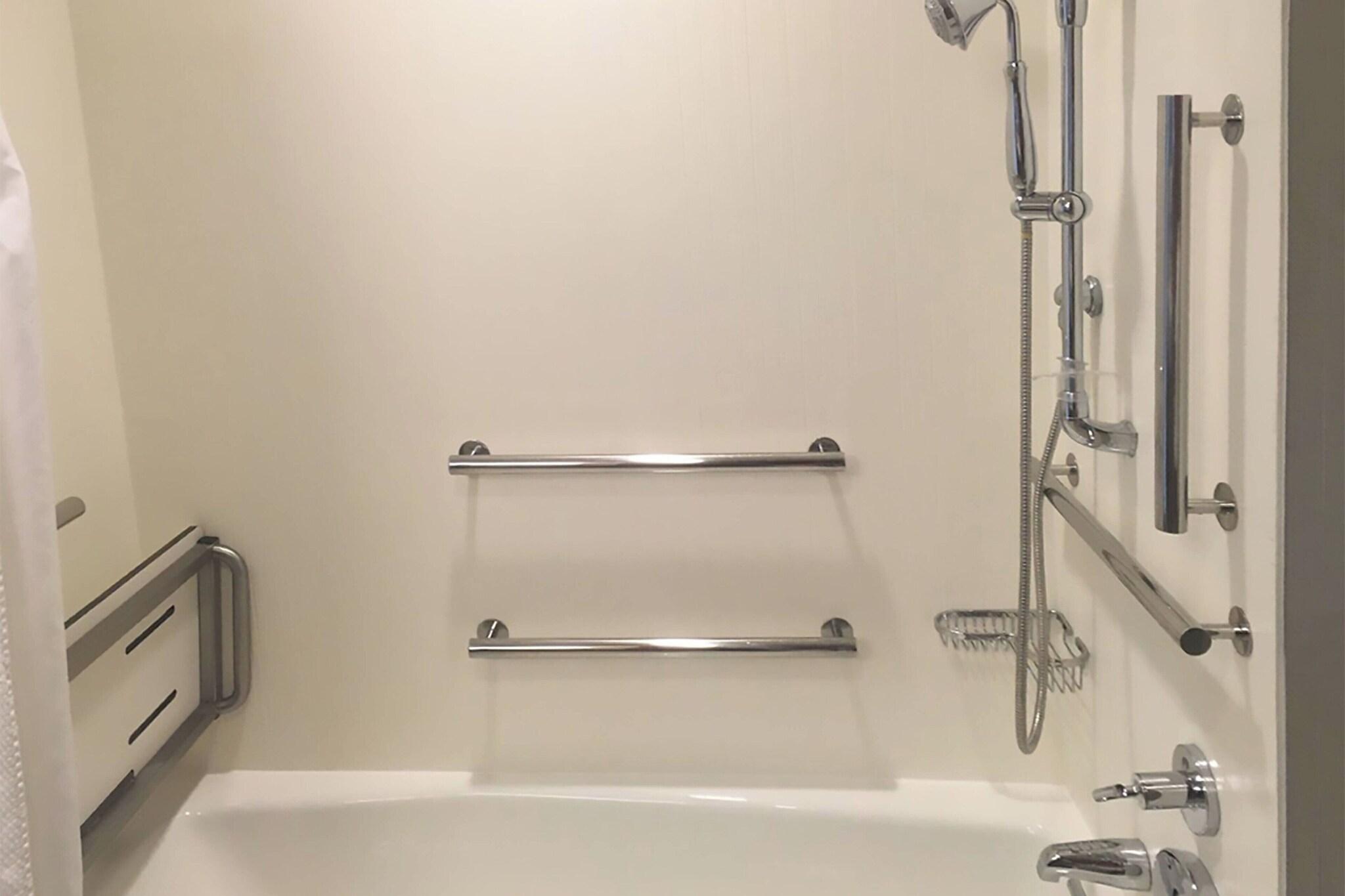 Suite Accessible King Size Bed