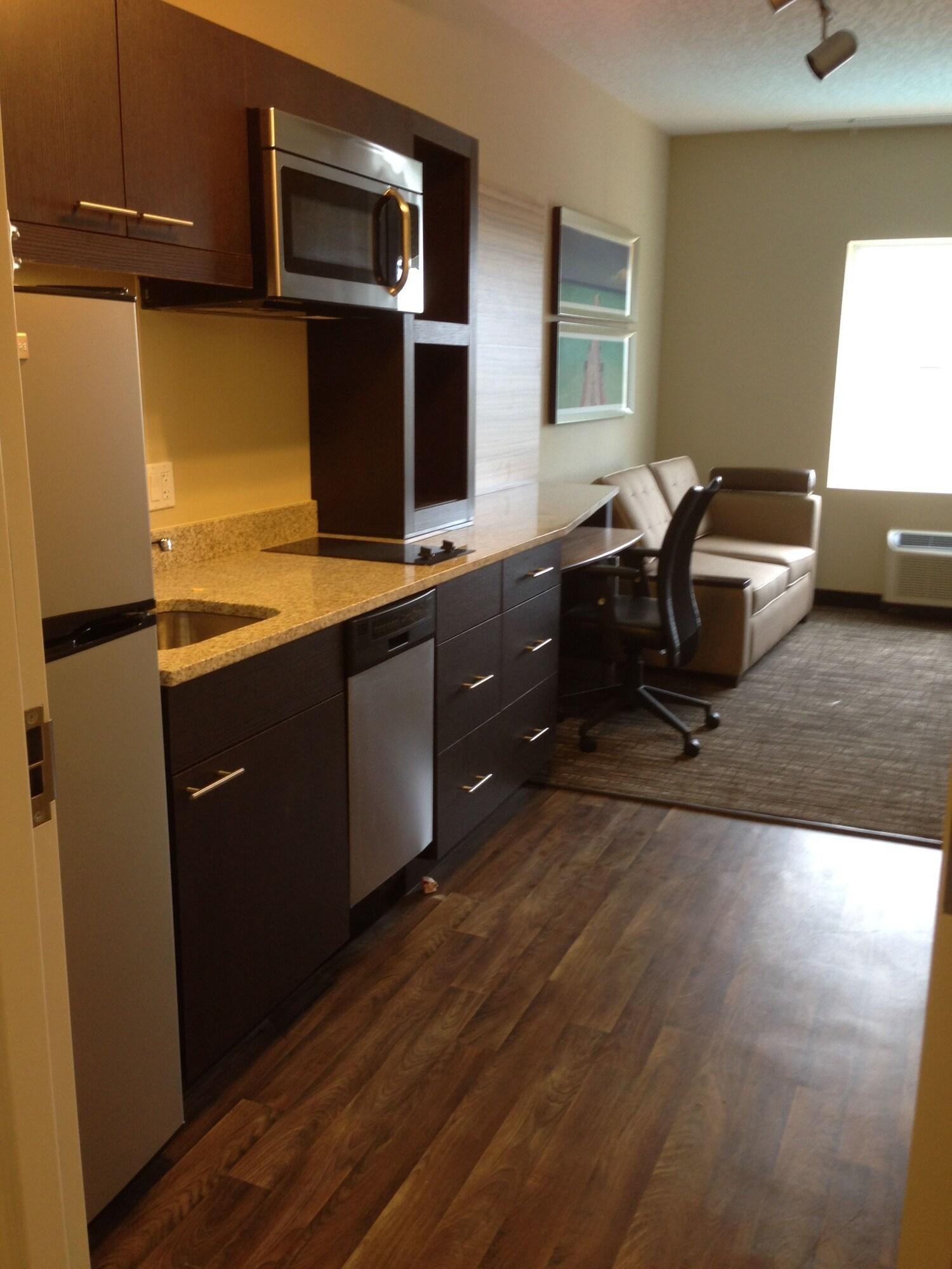 Suite Two Queen Beds One Bedroom