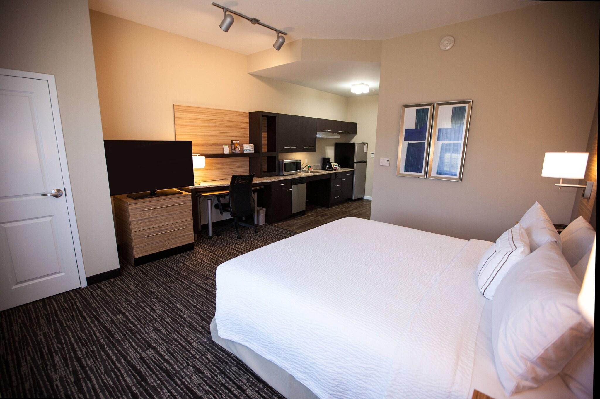 Studio Queen Size Bed