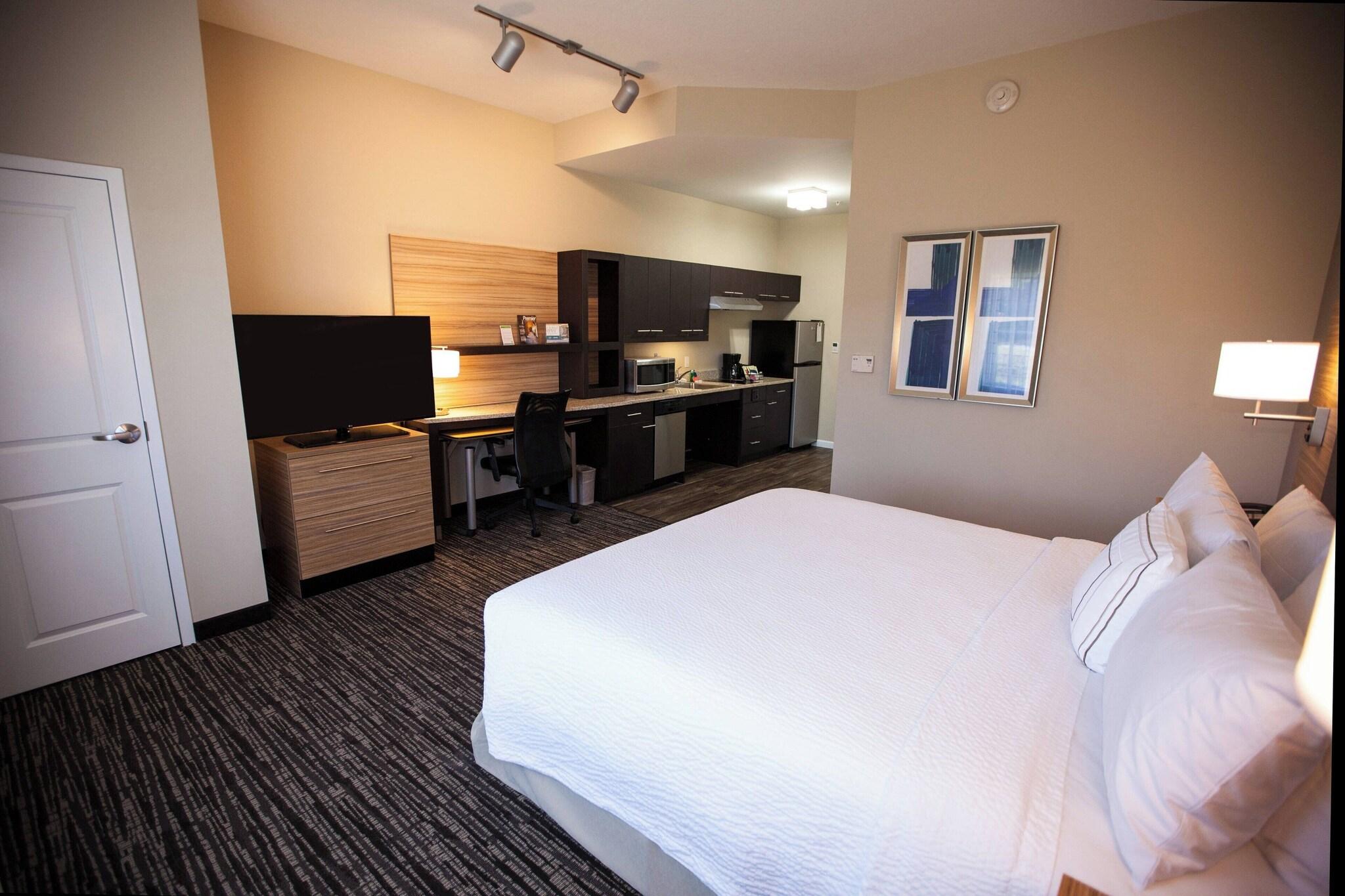 Studio Queen Size Bed