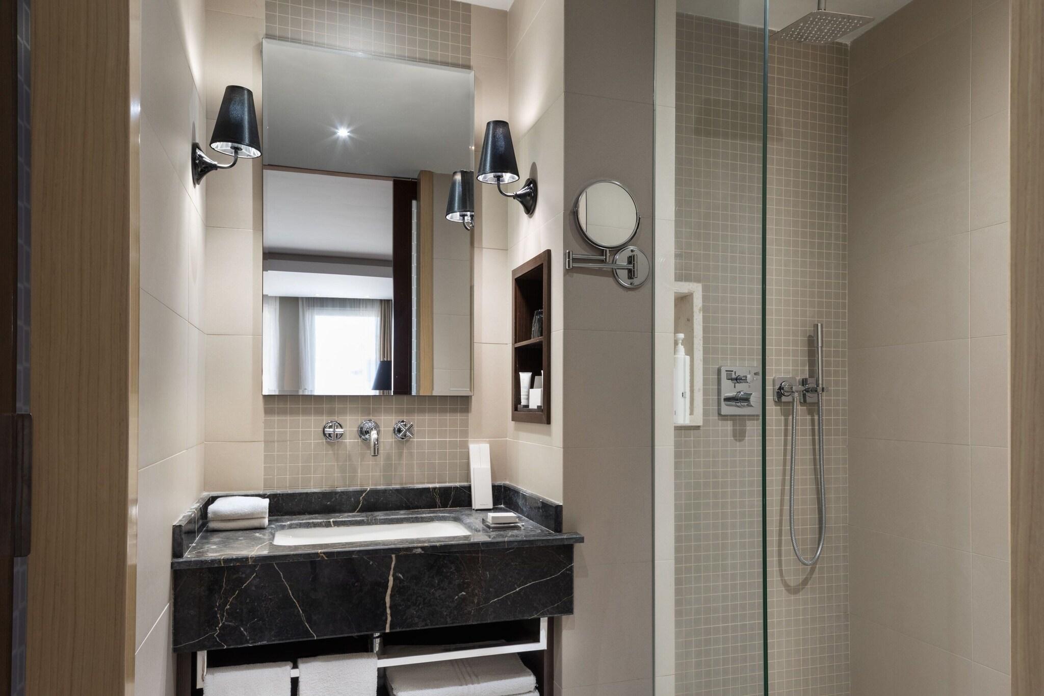 Double Deluxe King Bed