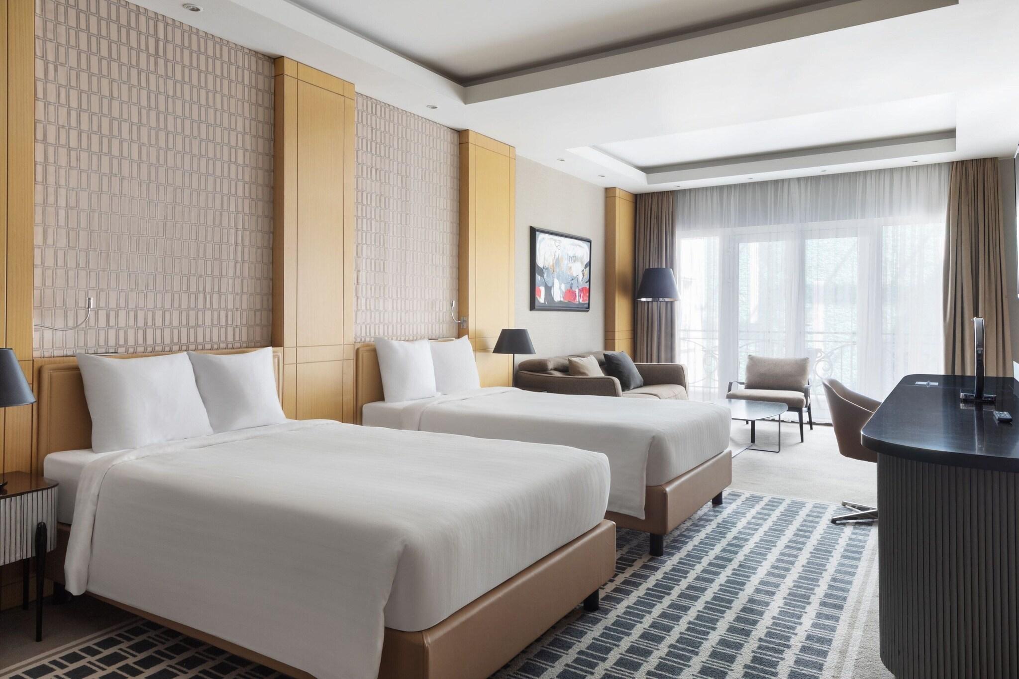 Double Deluxe King Bed