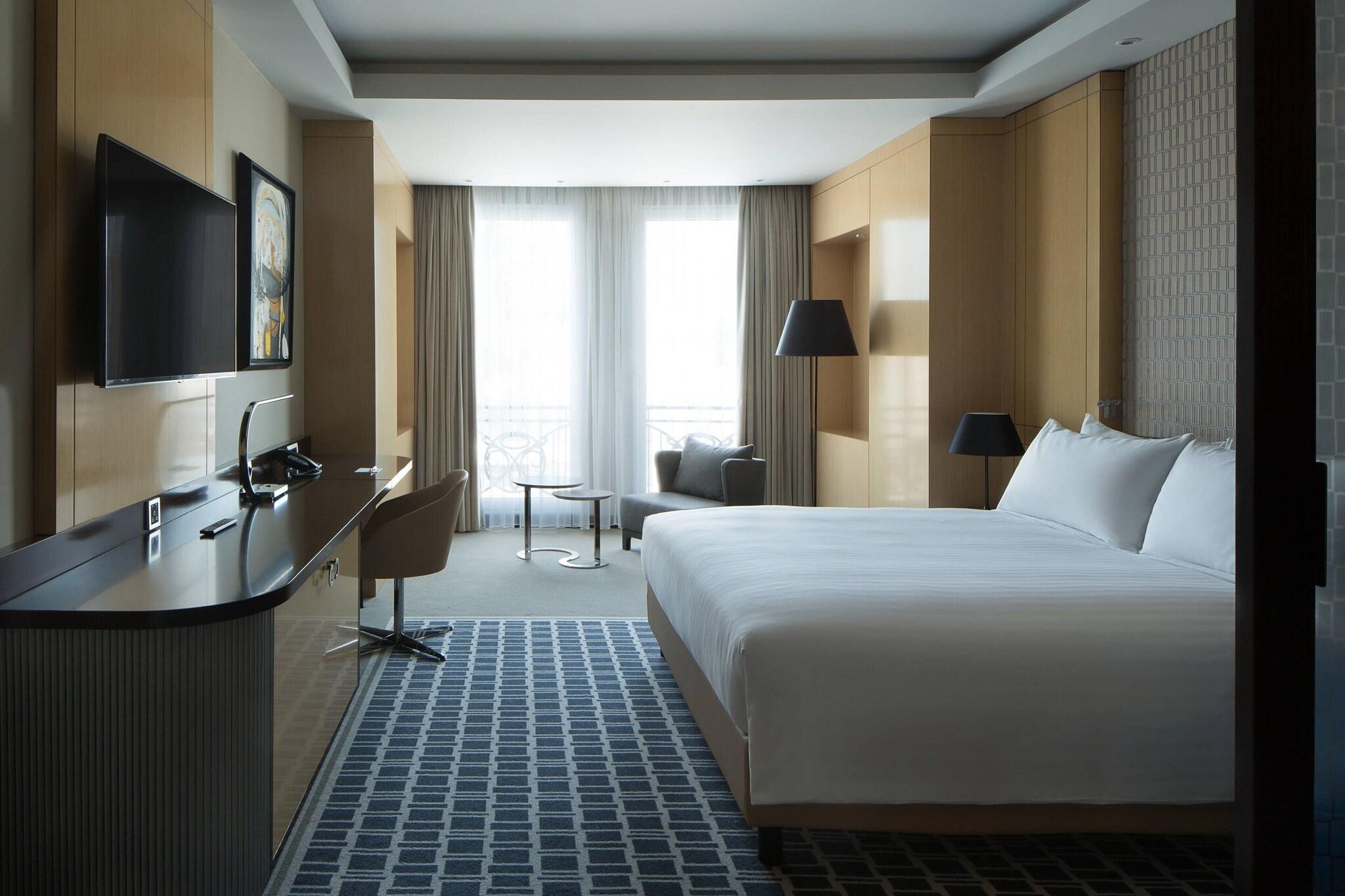 Double Deluxe King Bed