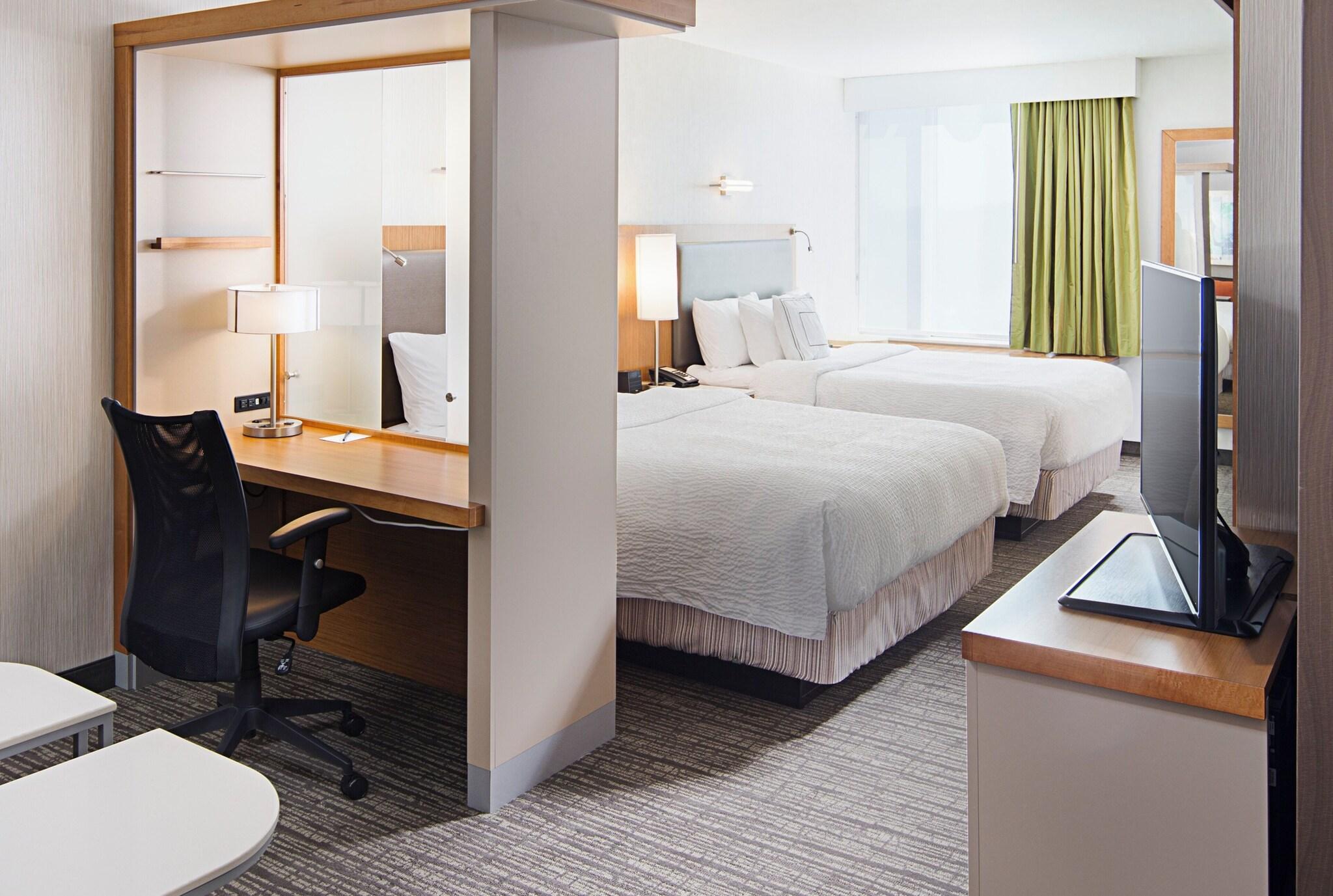 Studio Two Queen Beds