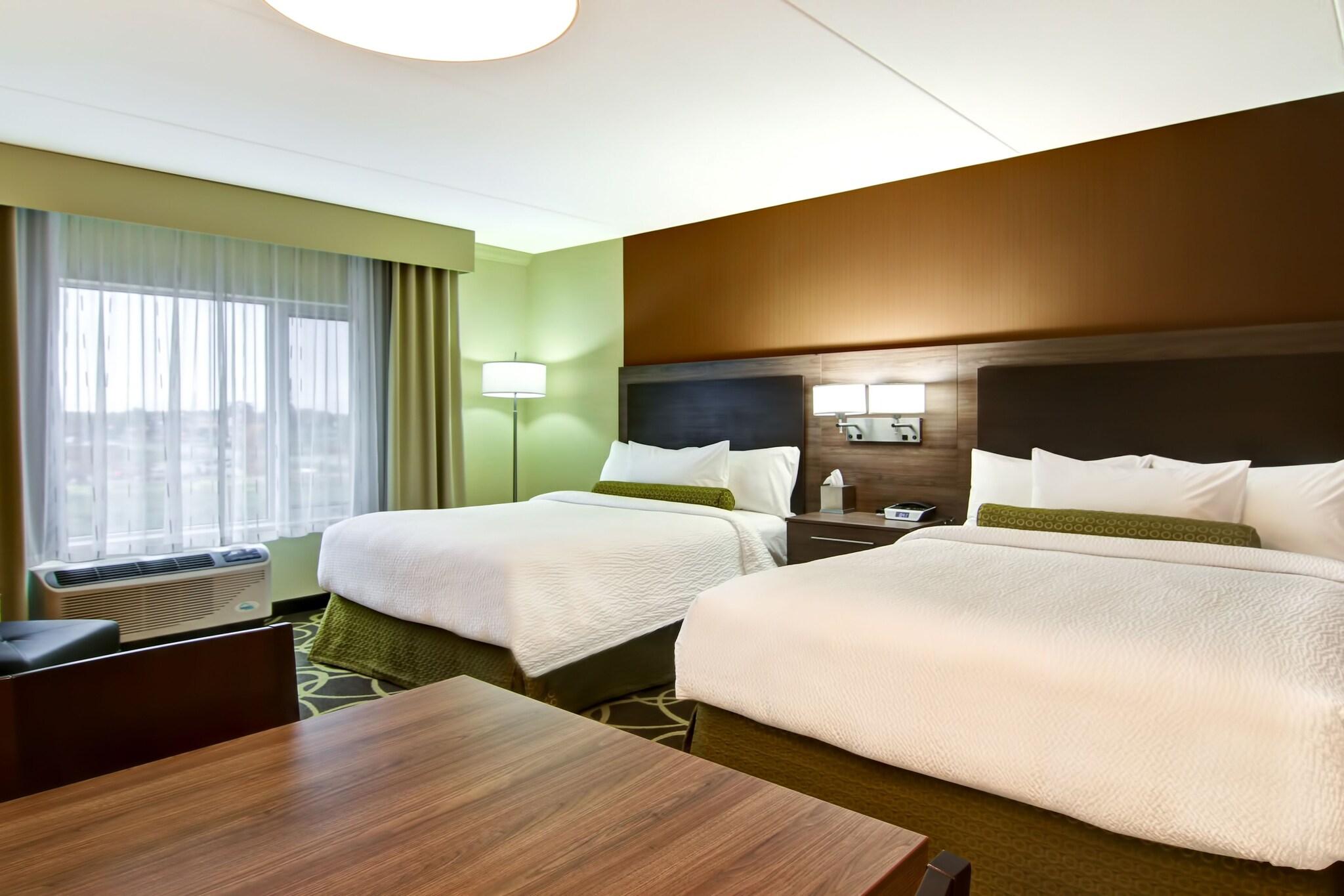 Studio Two Queen Beds