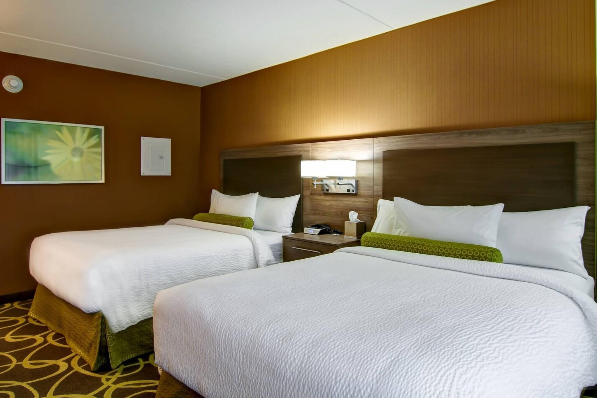 Studio Two Queen Beds