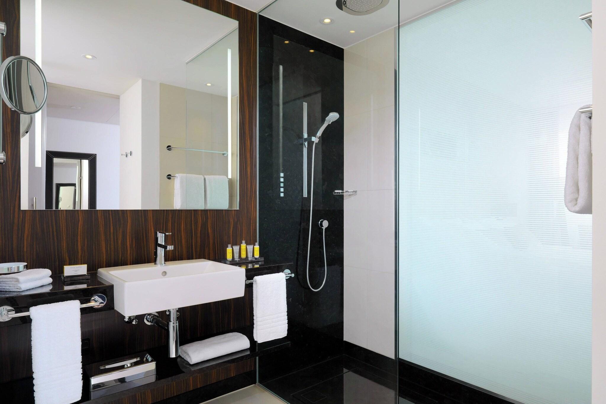 Double City View King Bed