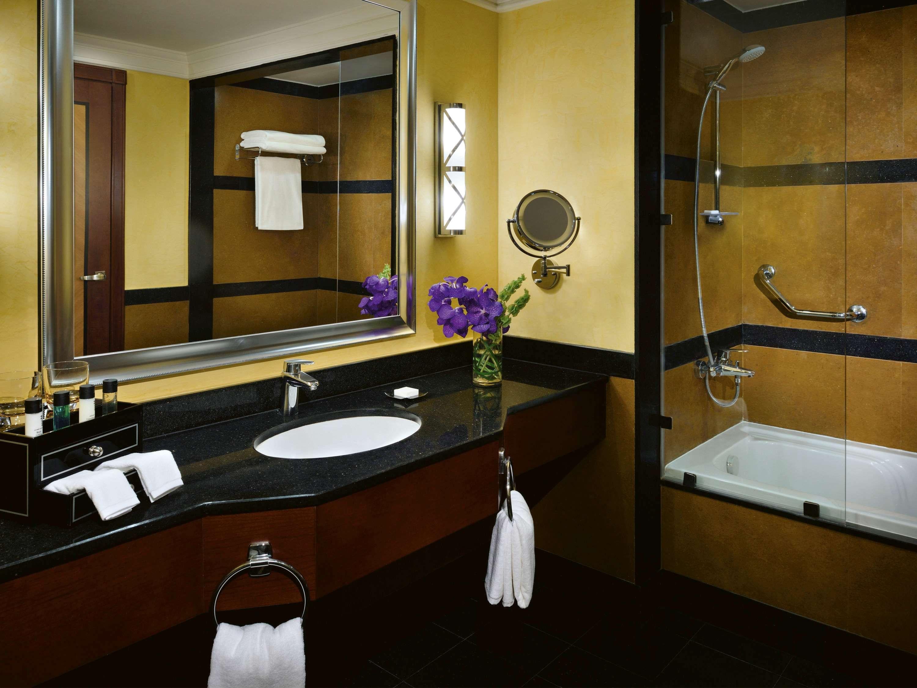 Suite Deluxe King Bed