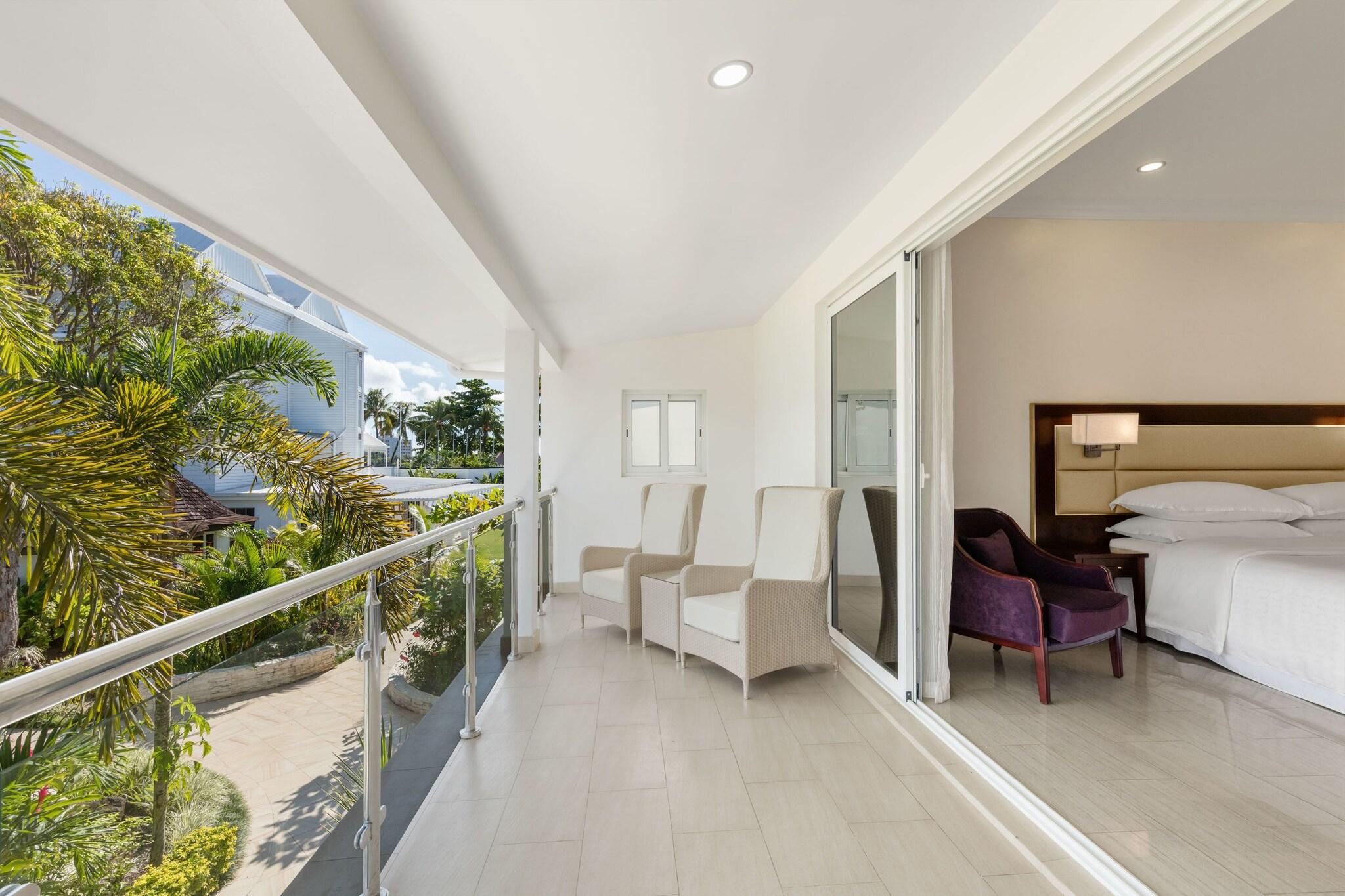 Double Pool View King Bed