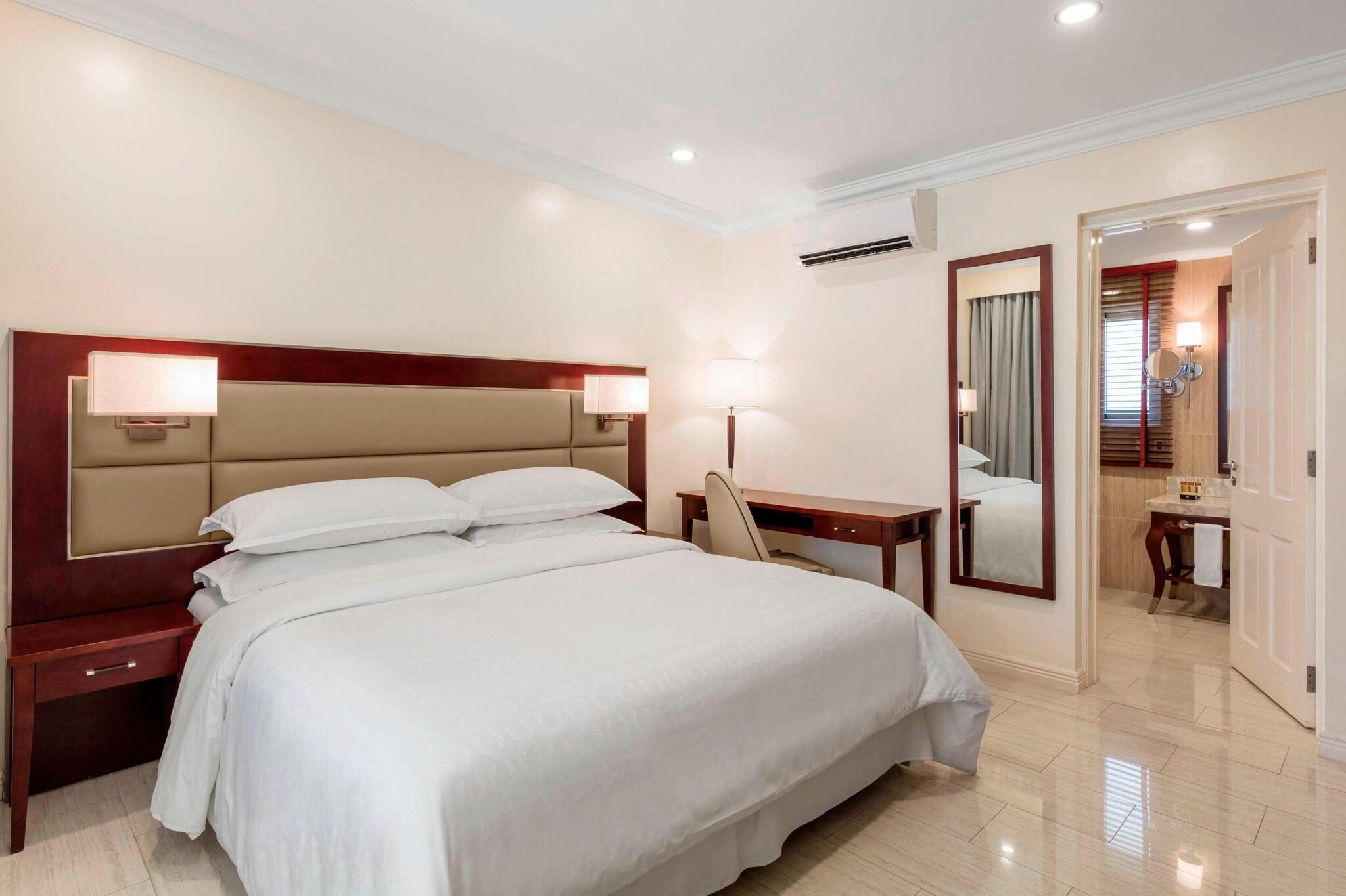 Double Pool View King Bed