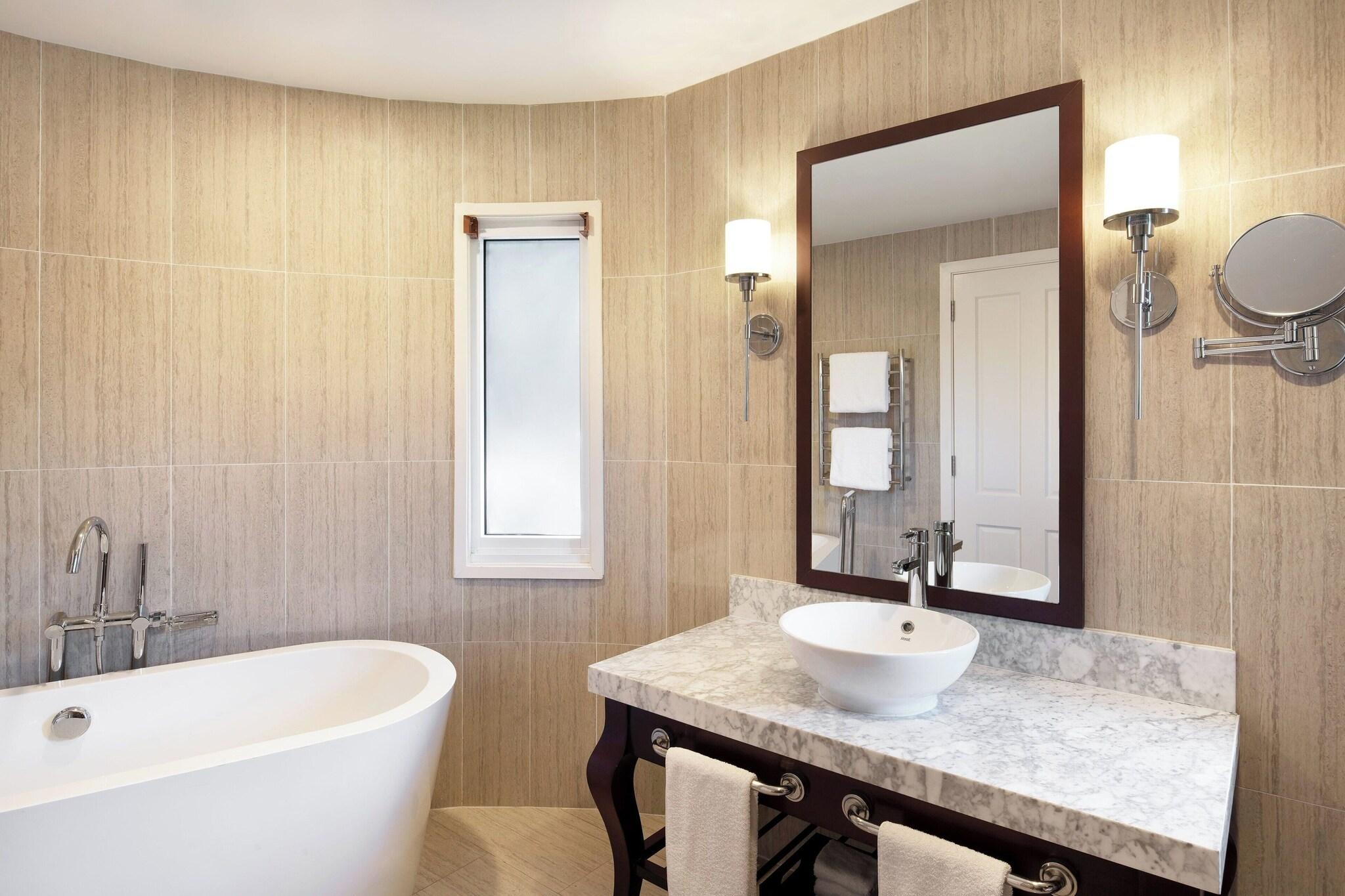 Bungalow Garden View King Bed