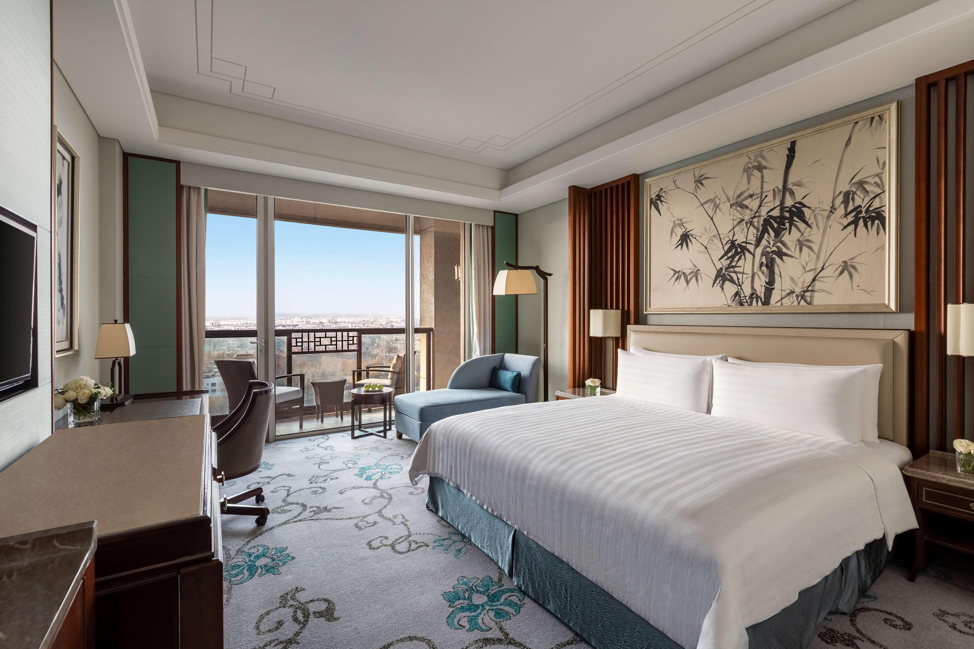 Double Club King Bed