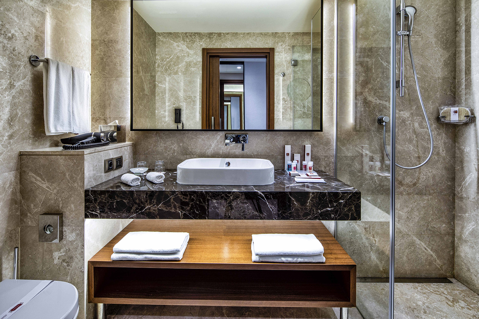 Double Deluxe King Bed