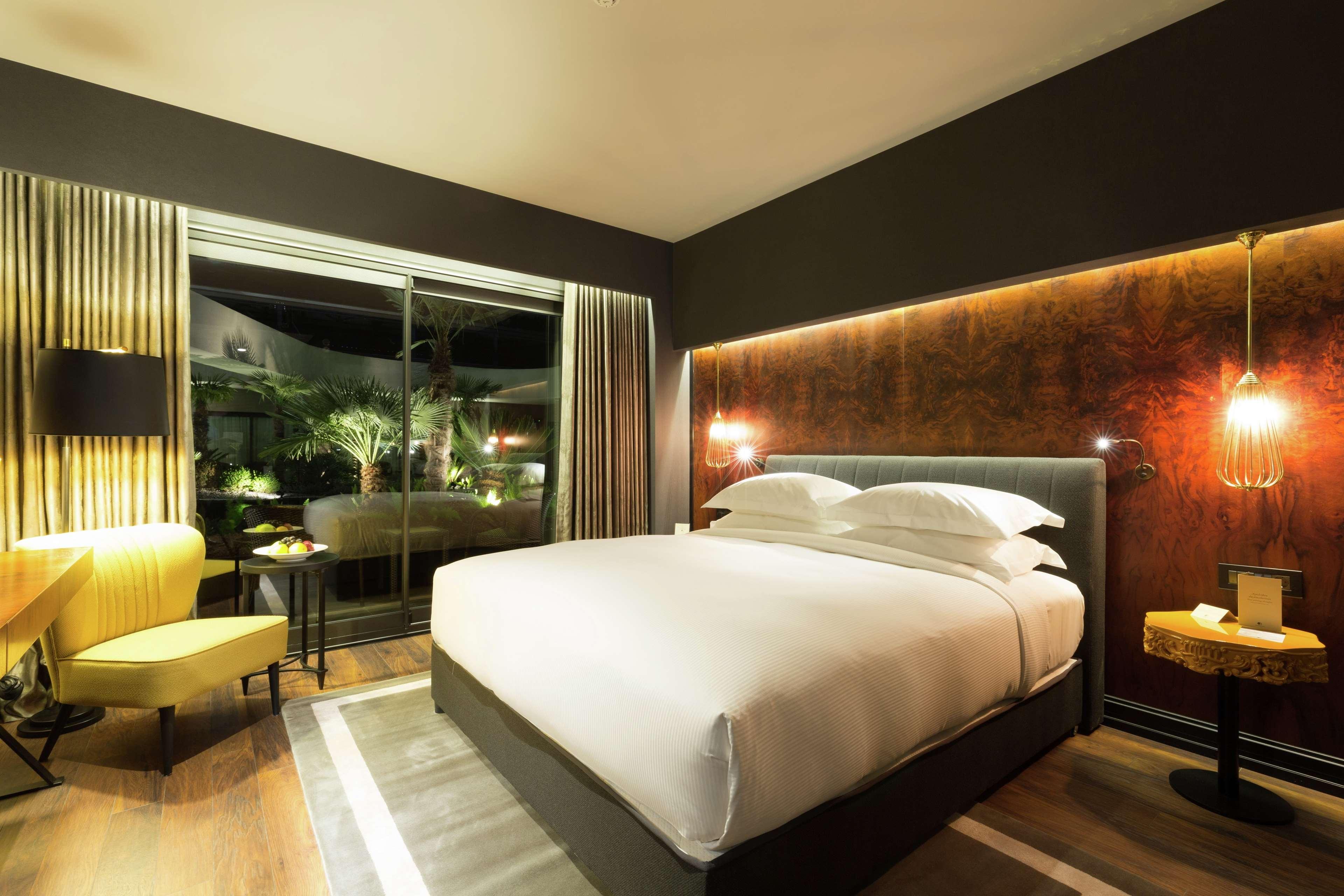 Double Superior King Bed