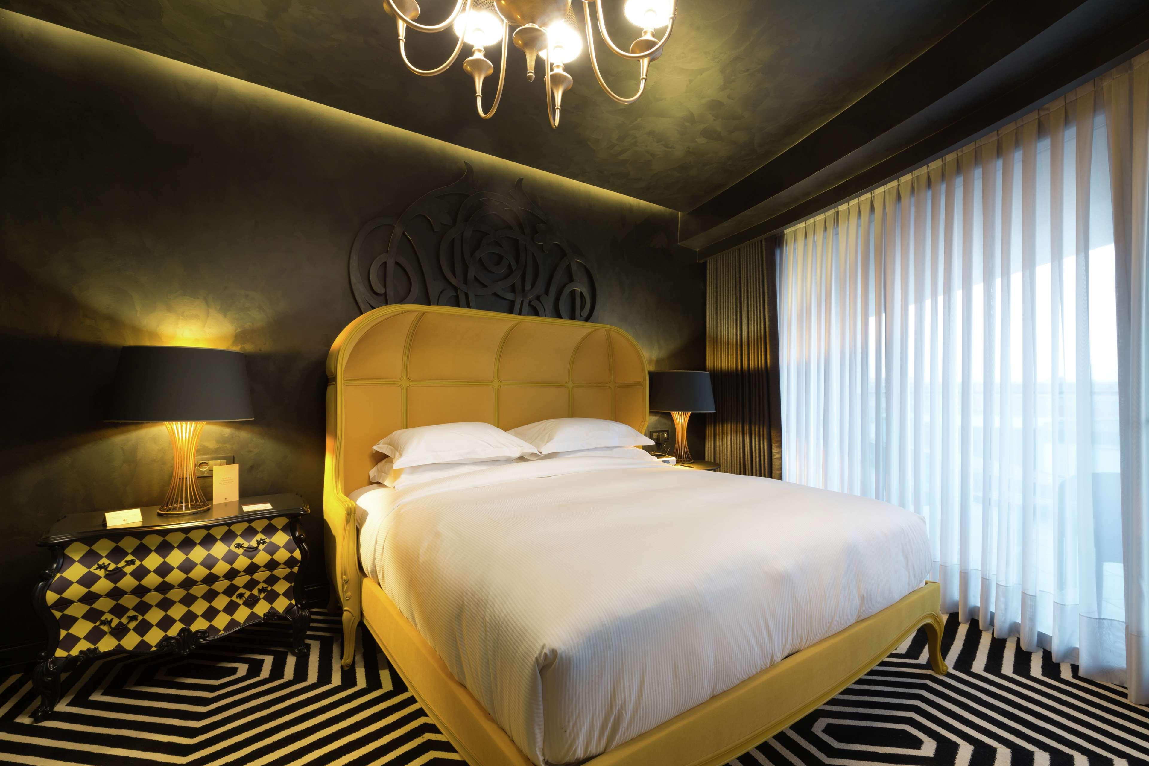 Double Deluxe King Bed