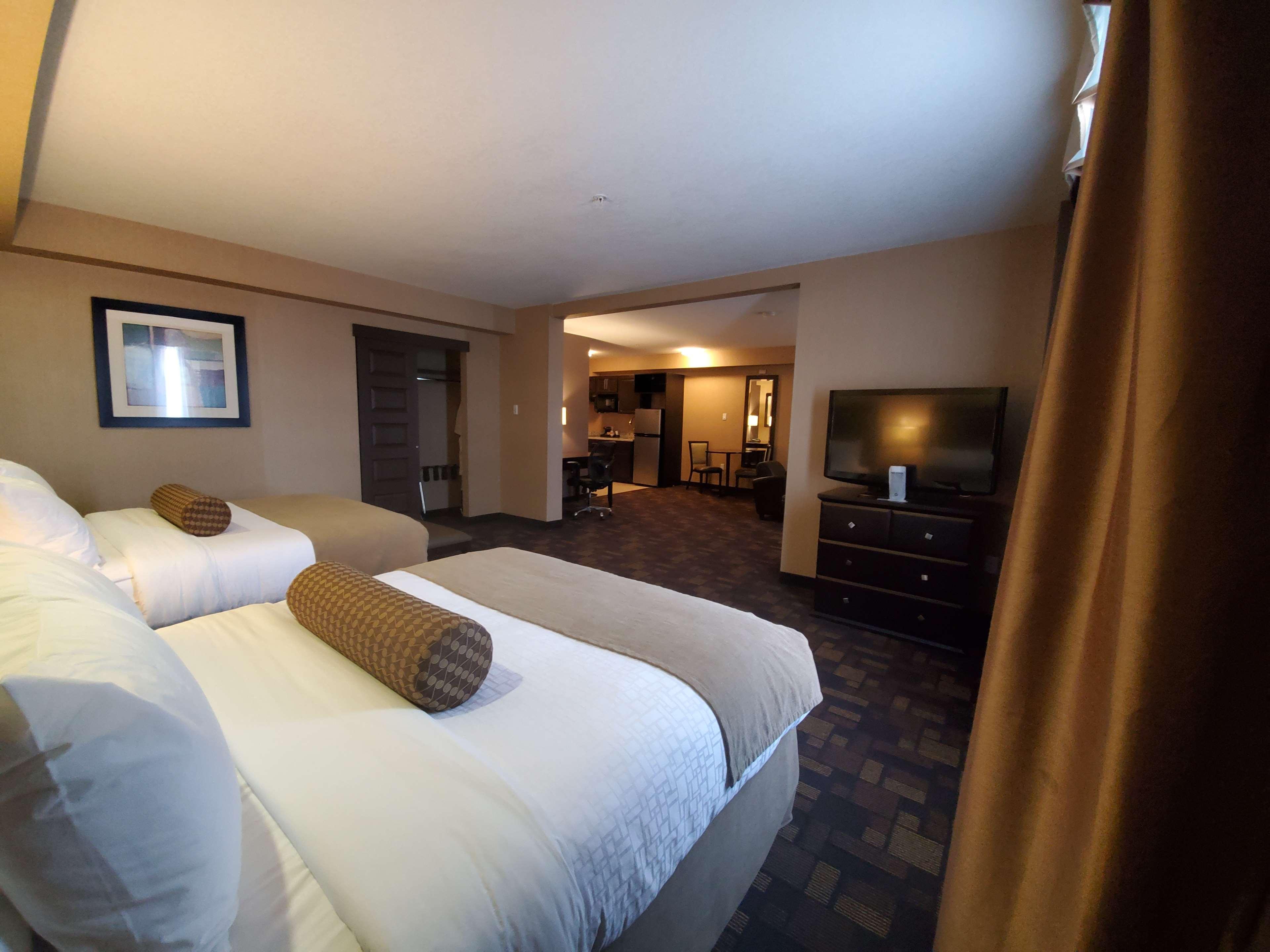 Suite Two Queen Beds Non Smoking