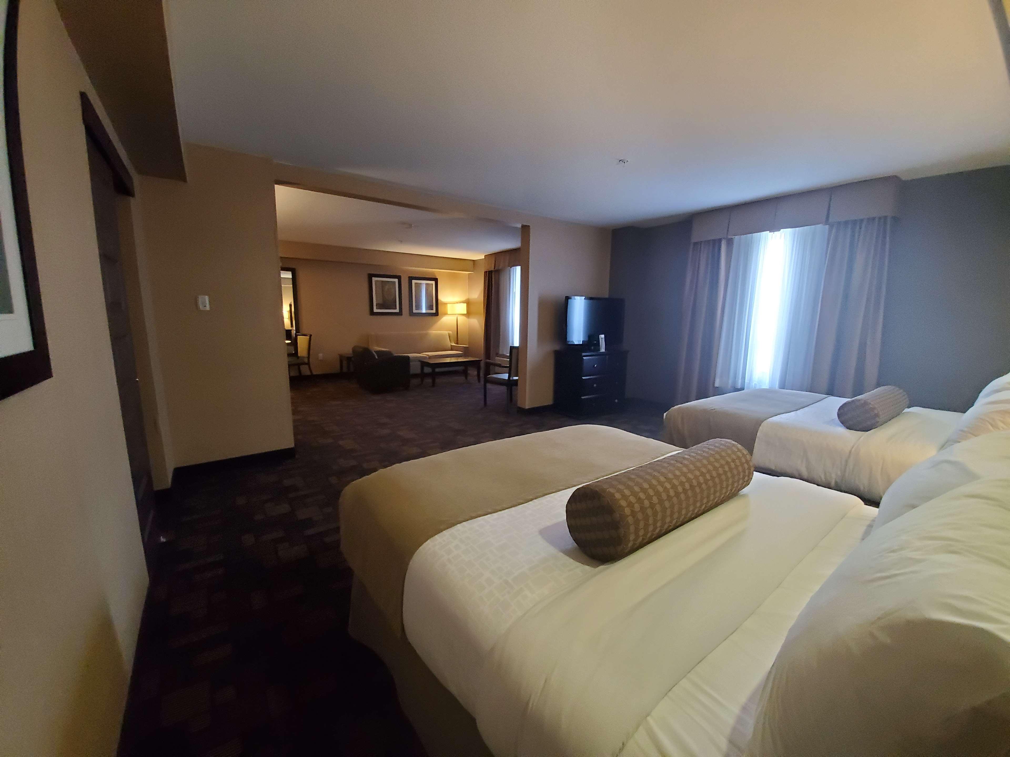 Suite Two Queen Beds Non Smoking