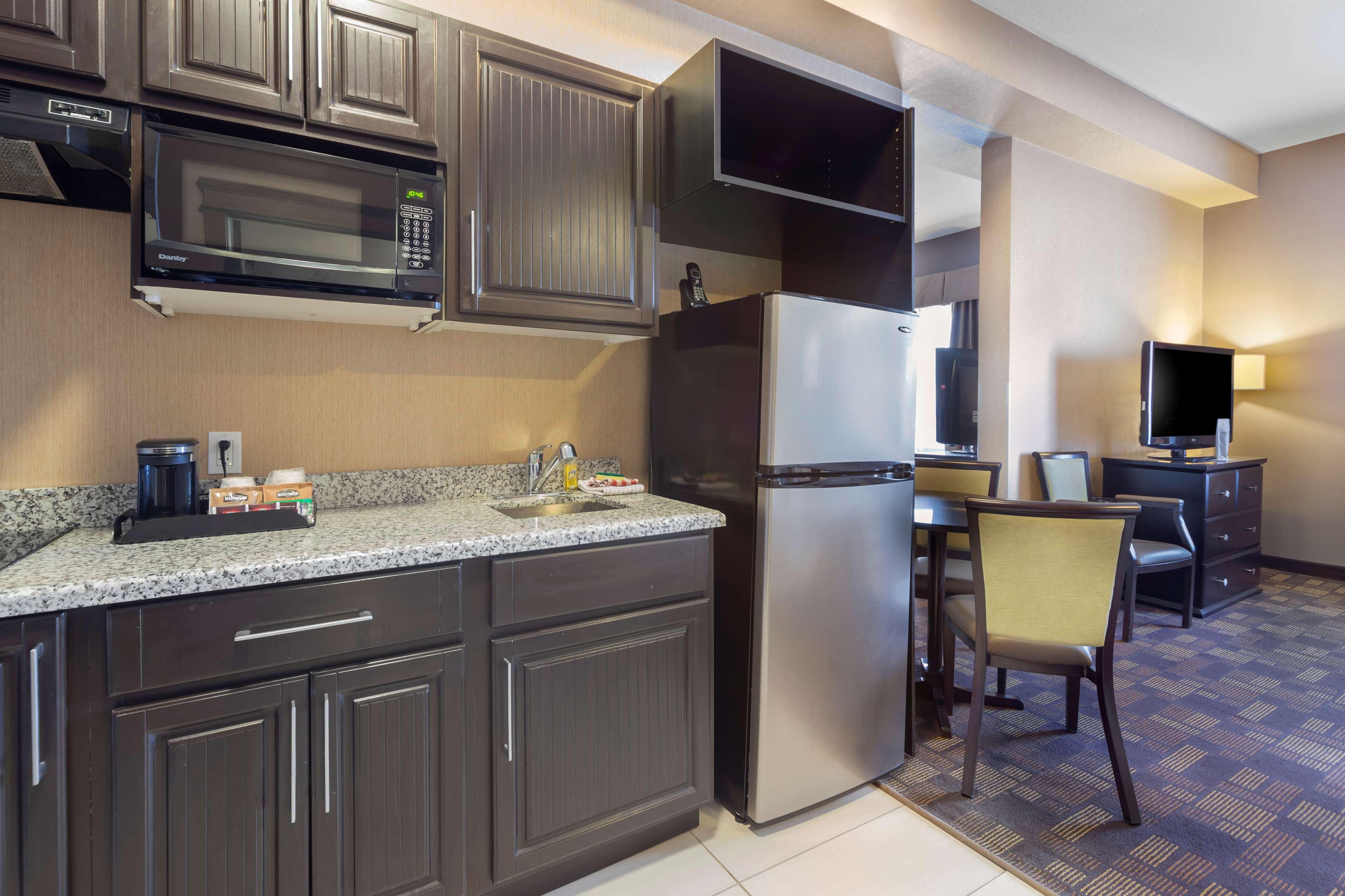 Suite Two Queen Beds Non Smoking