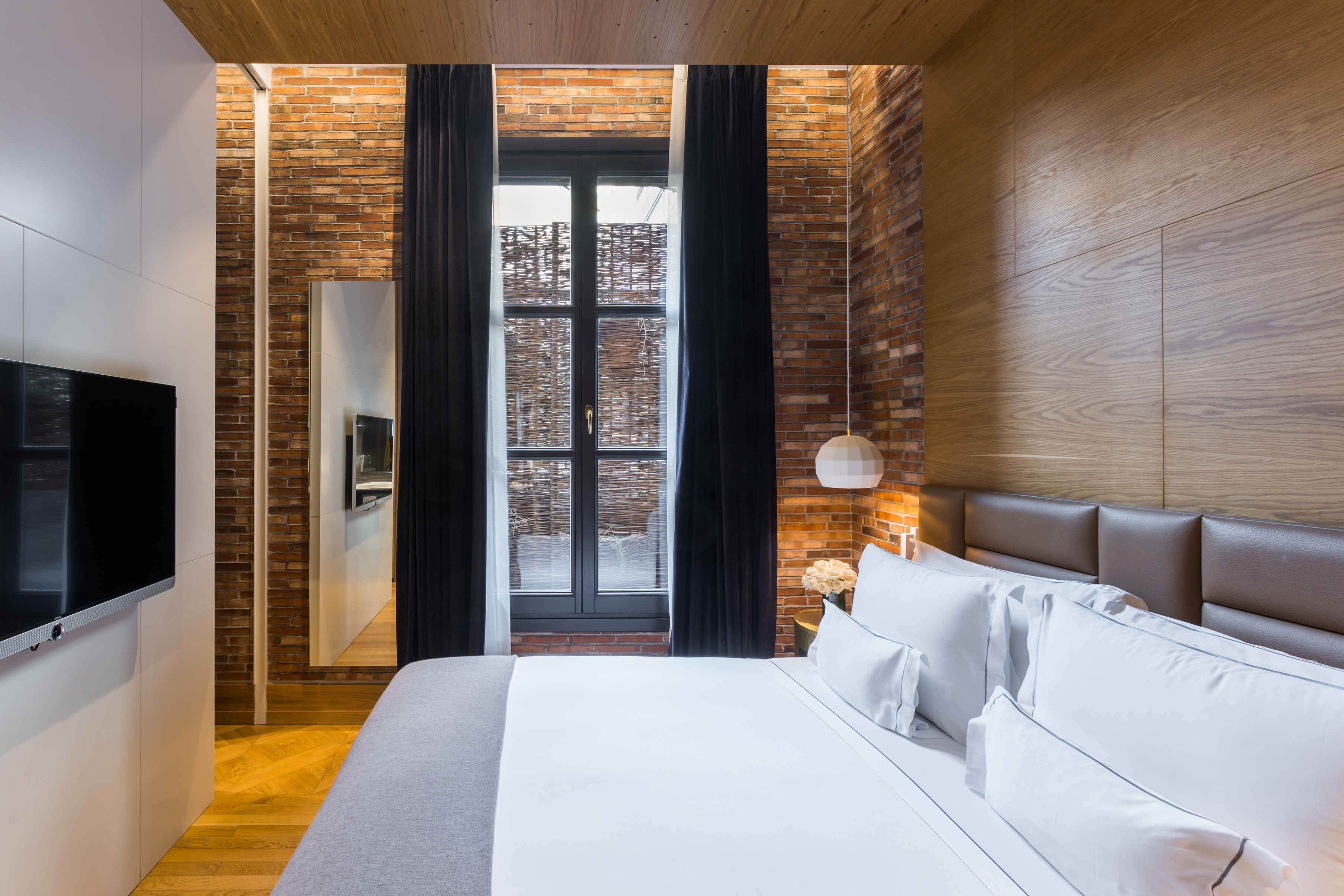 Junior Suite Inner-king Size Bed