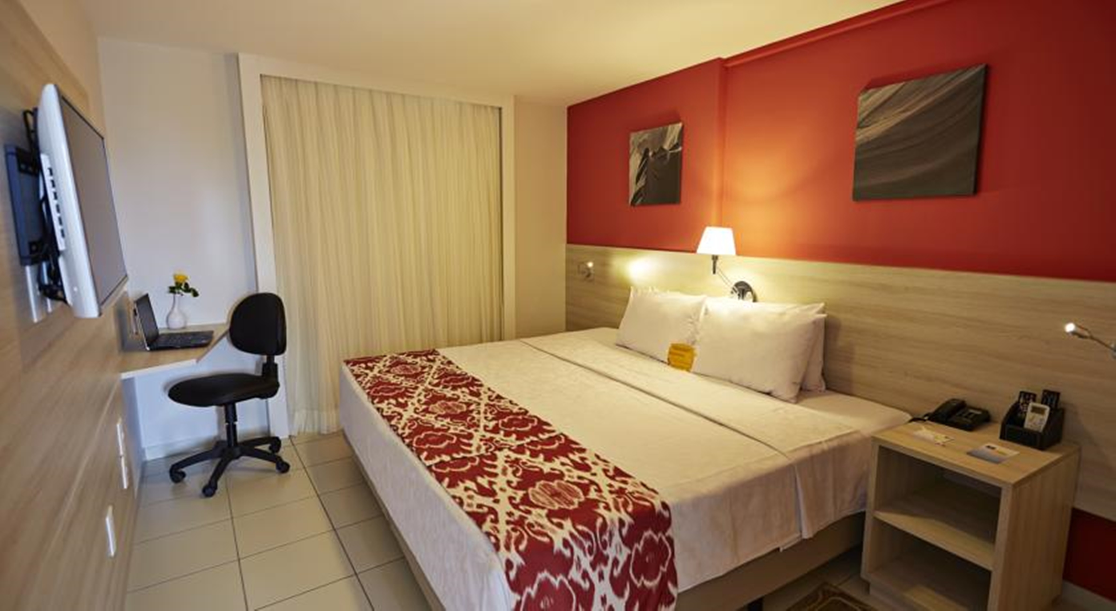 Suite Queen Size Bed