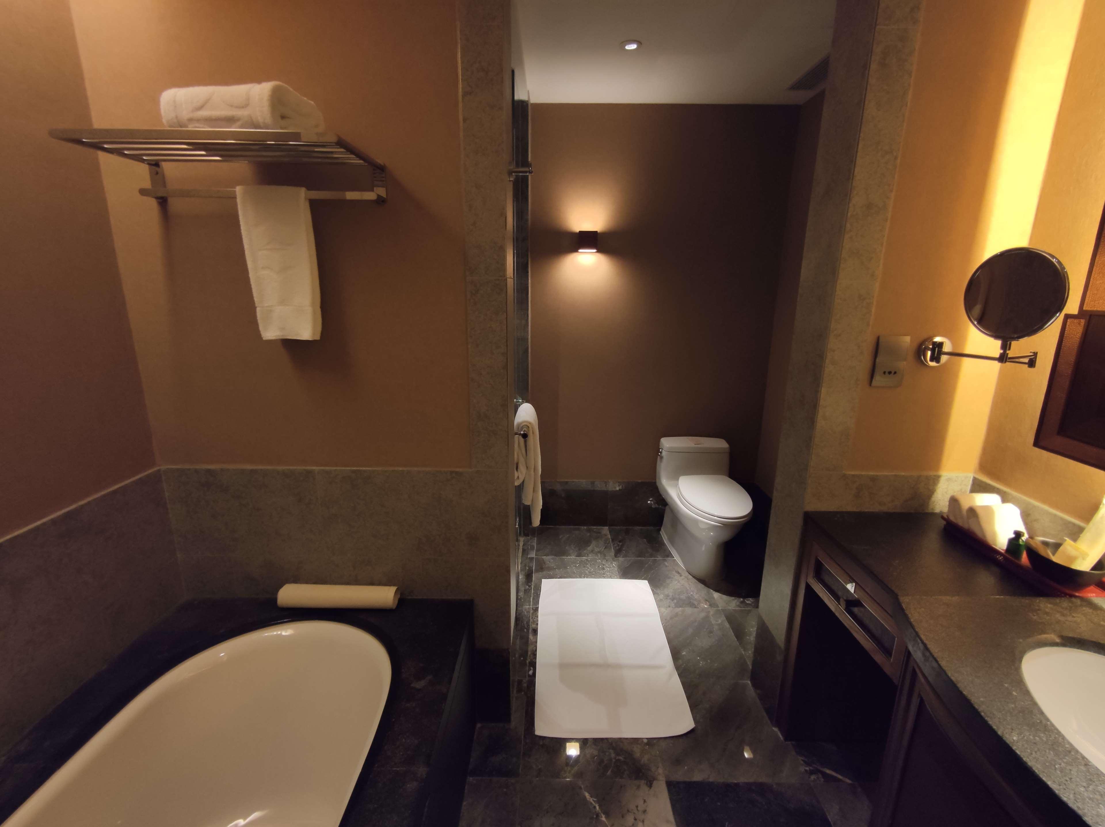 Double Deluxe King Bed