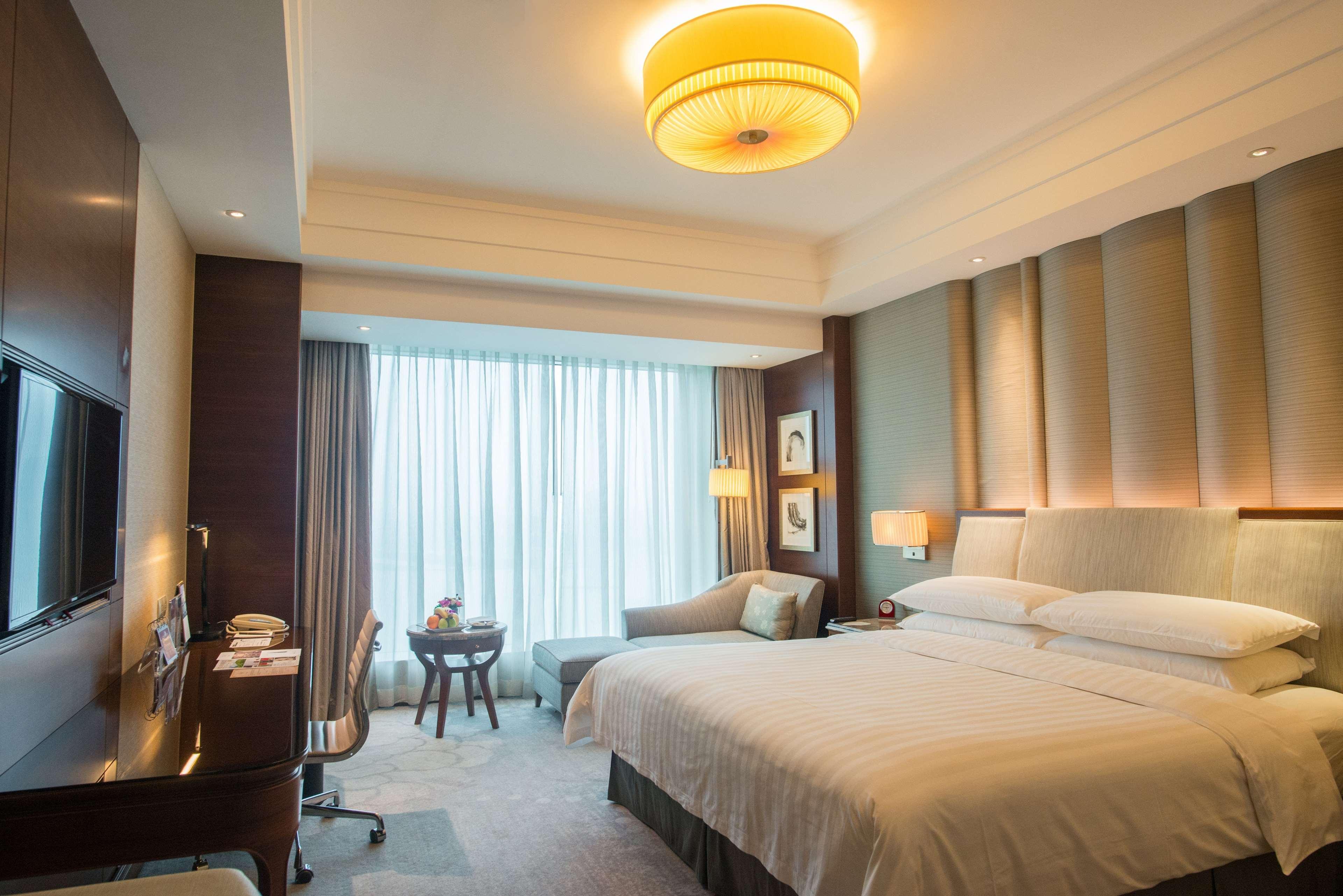 Double Club King Bed