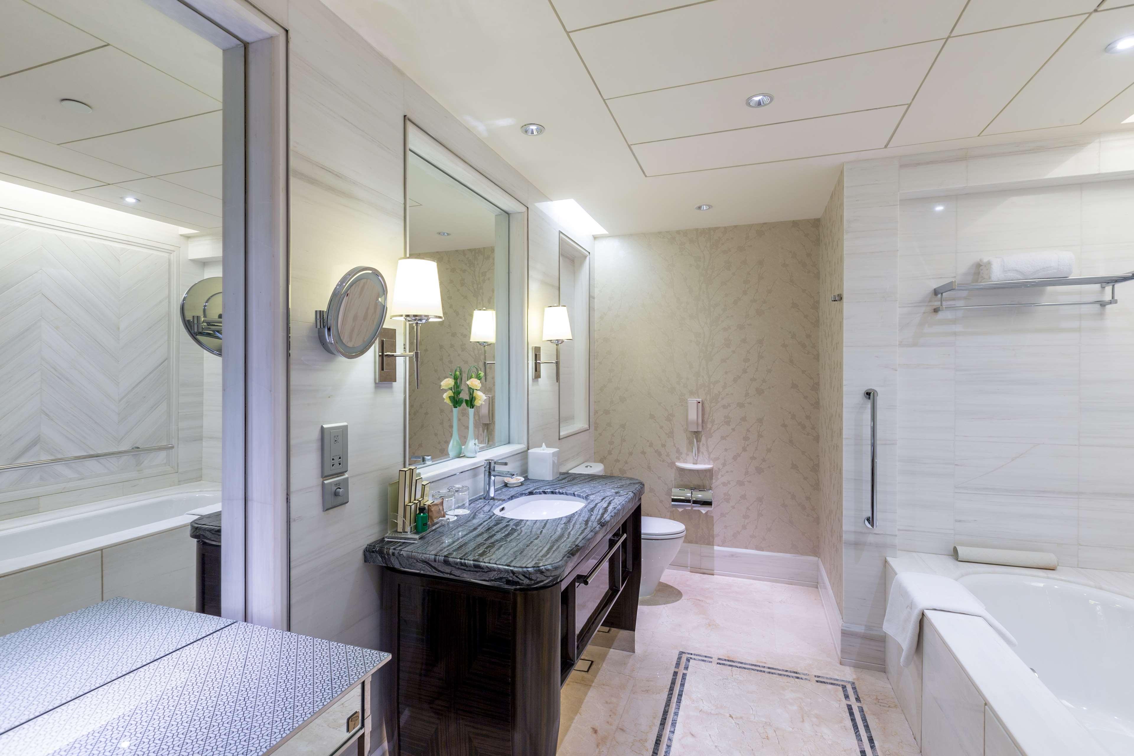 Double Deluxe King Bed