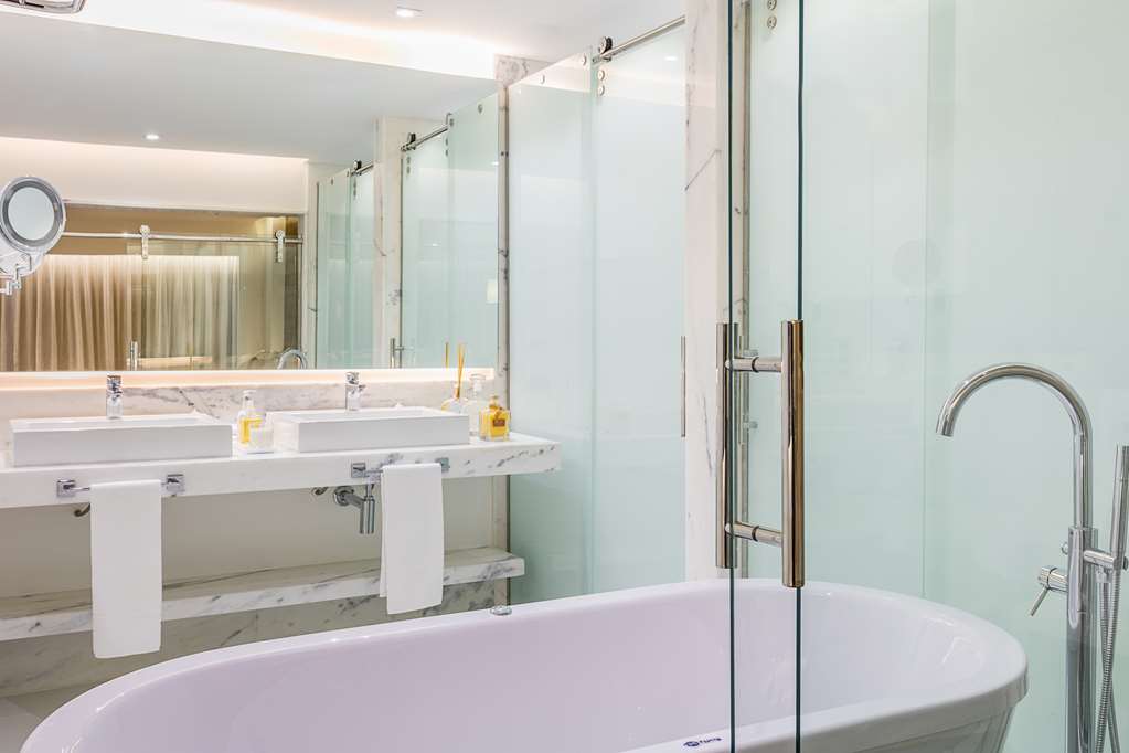 Double Deluxe King Bed