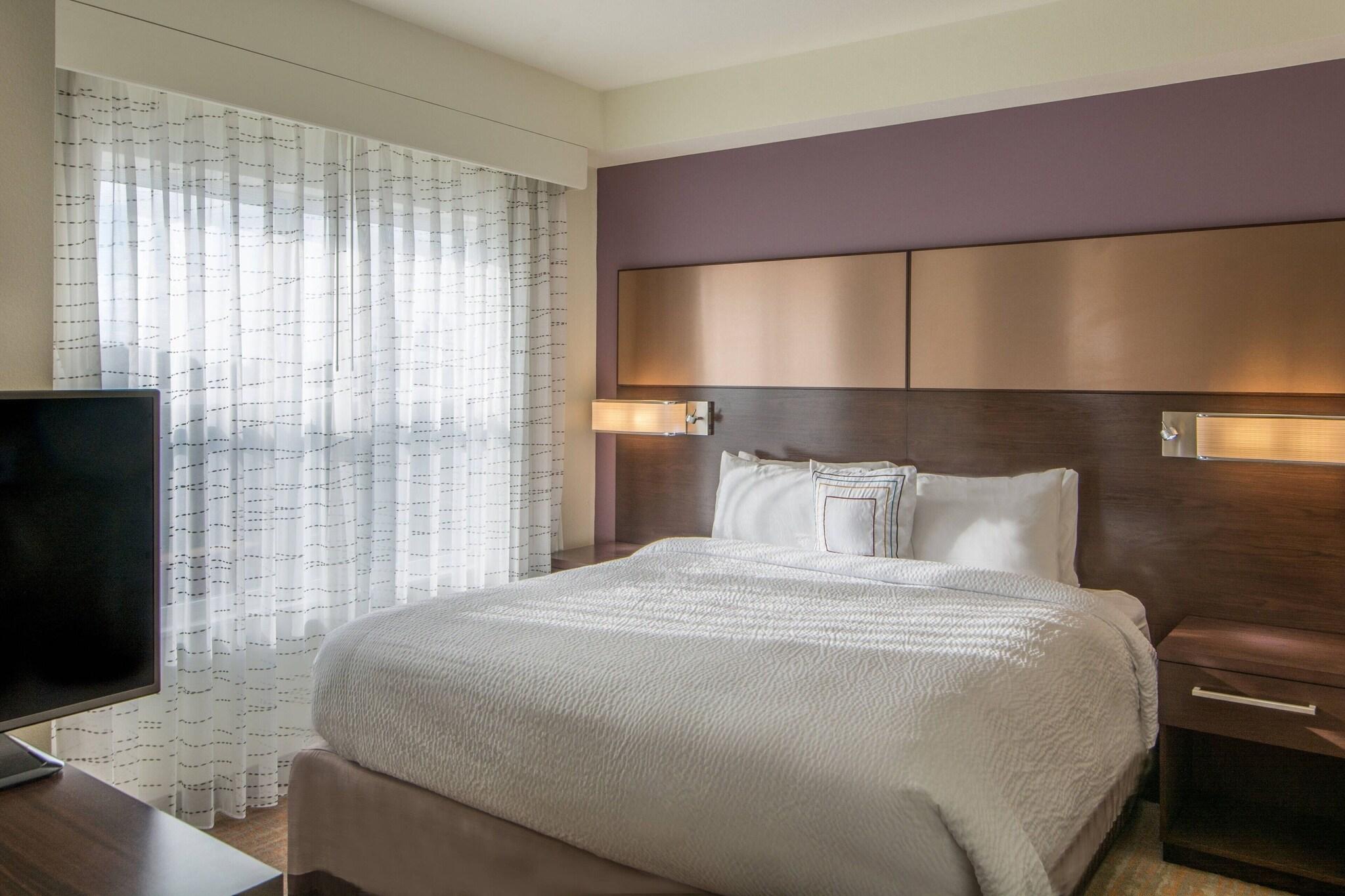 Studio King Size Bed