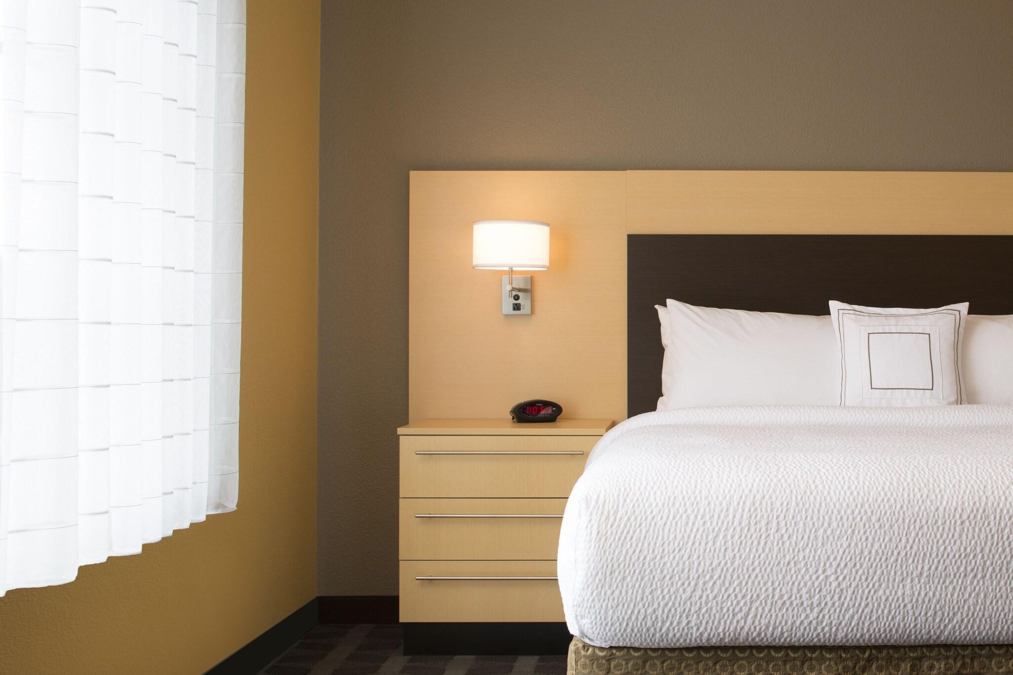 Suite Queen Size Bed