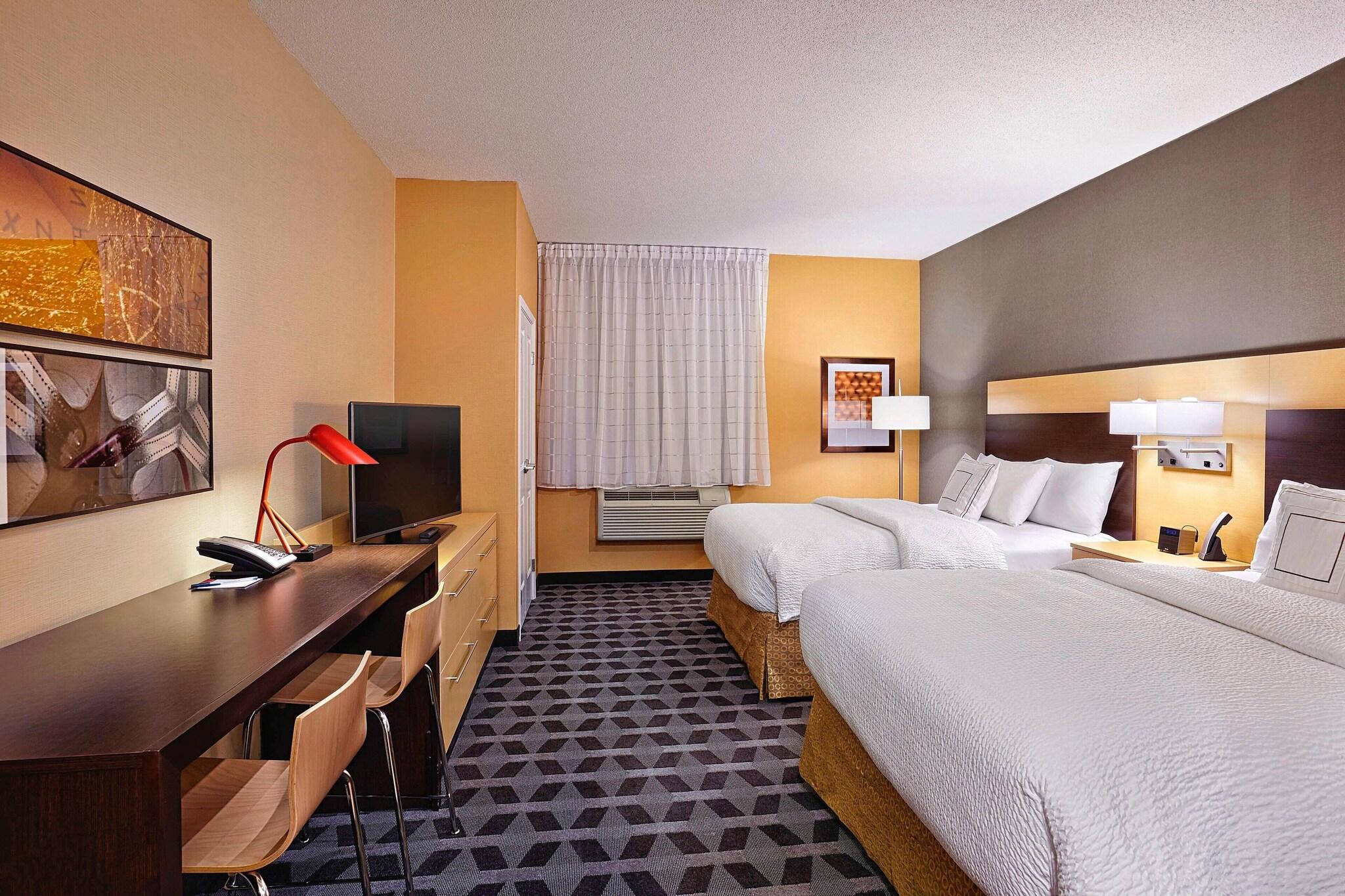 Studio Two Queen Beds