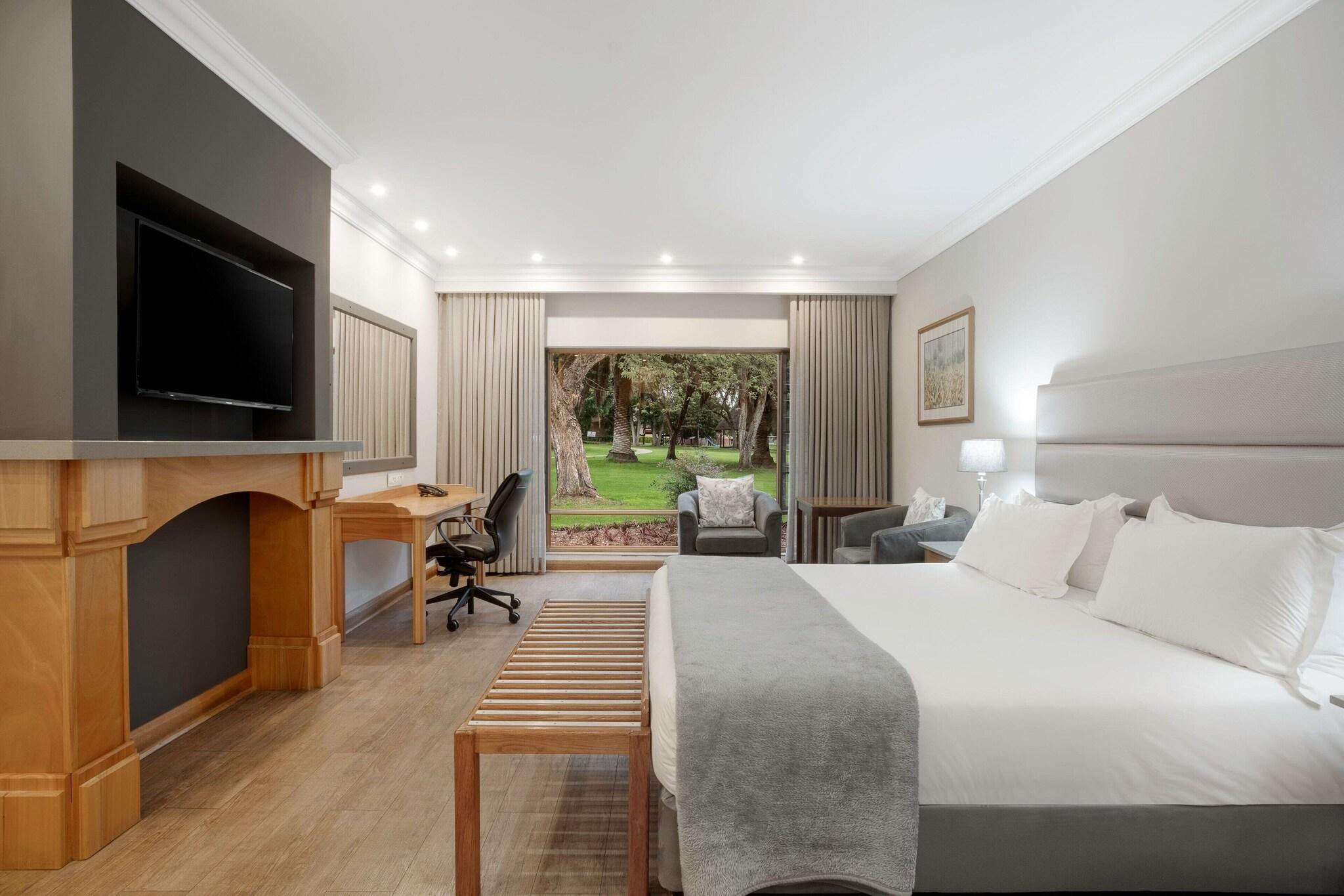 Double Garden View King Bed