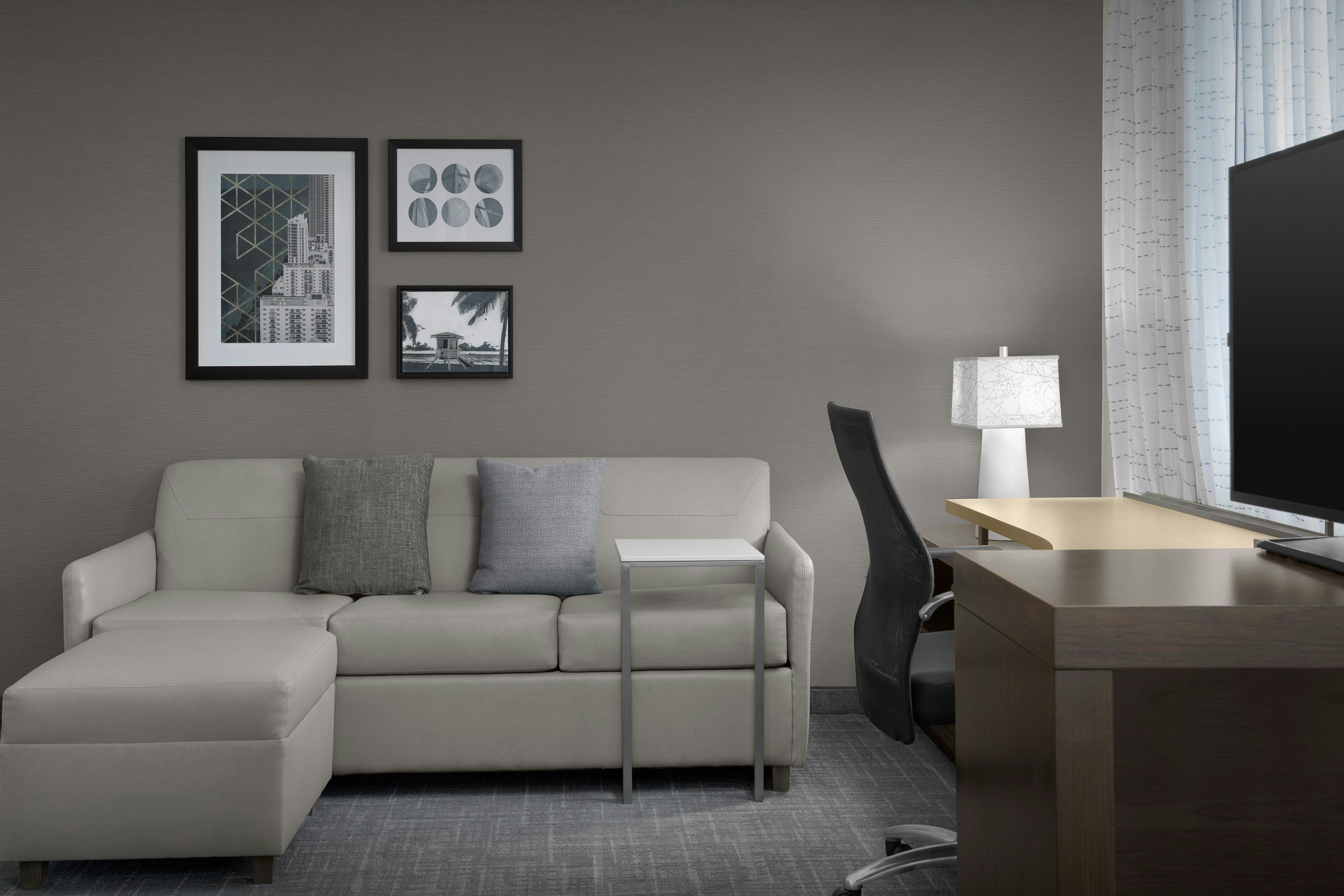 Studio Accessible King Size Bed