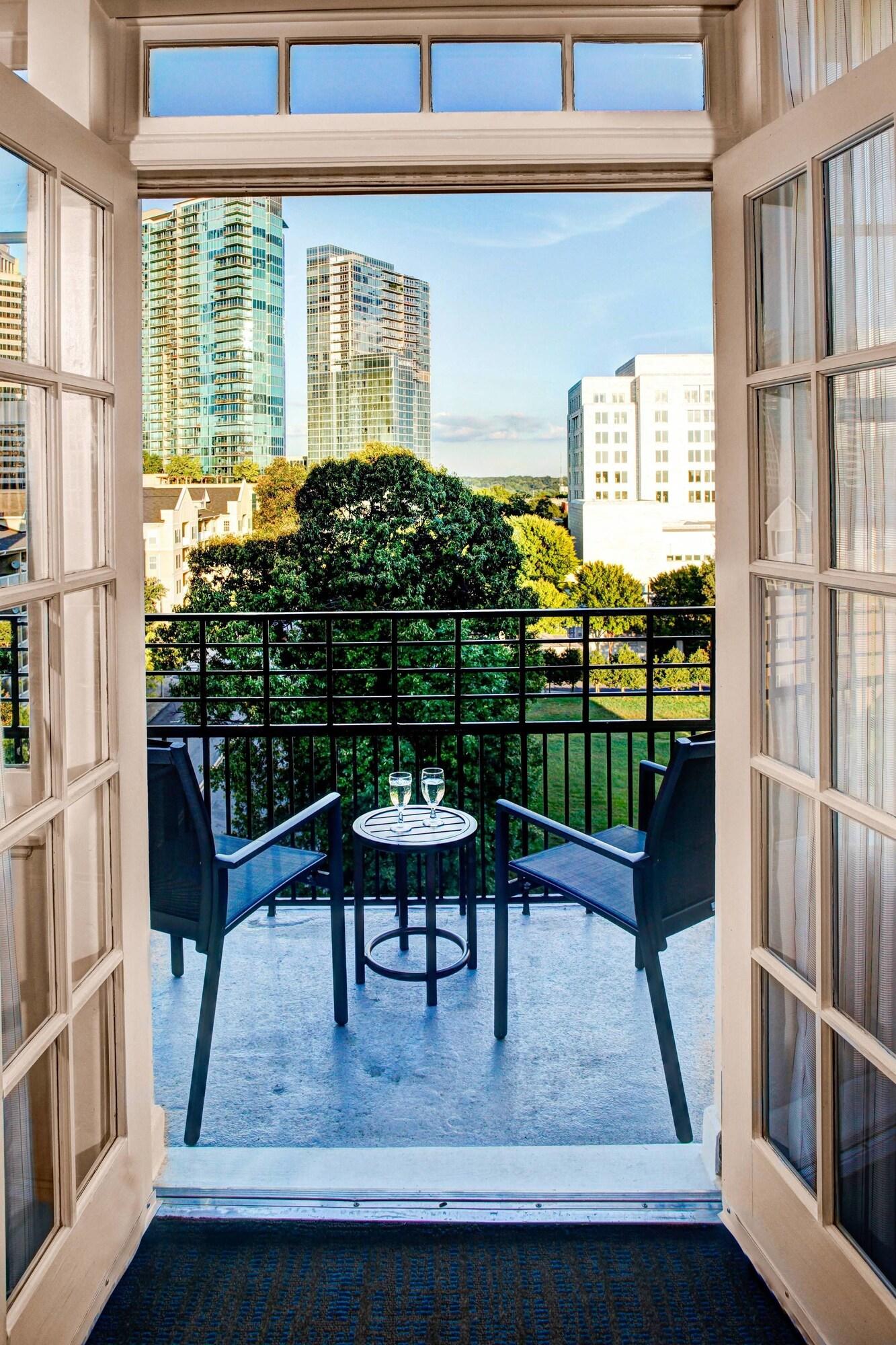 Studio Queen Size Bed