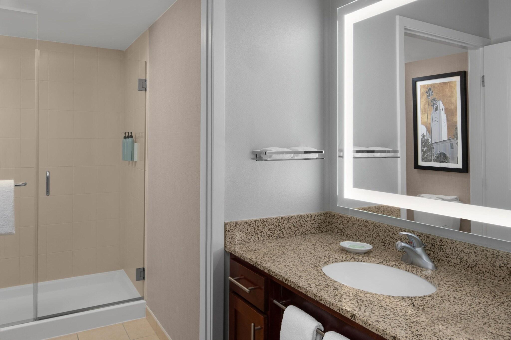 Studio Accessible King Size Bed