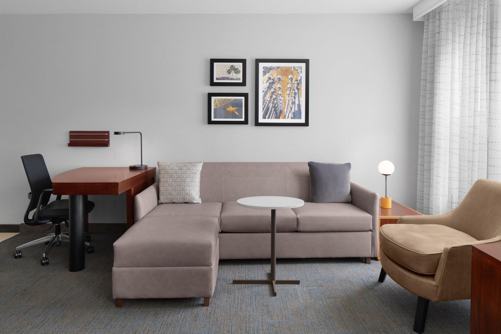 Studio Accessible King Size Bed