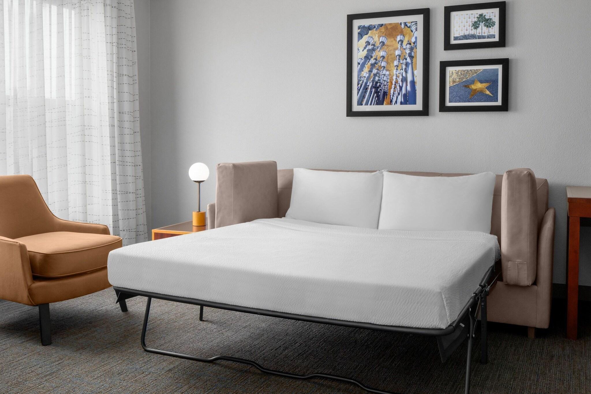 Studio Accessible King Size Bed