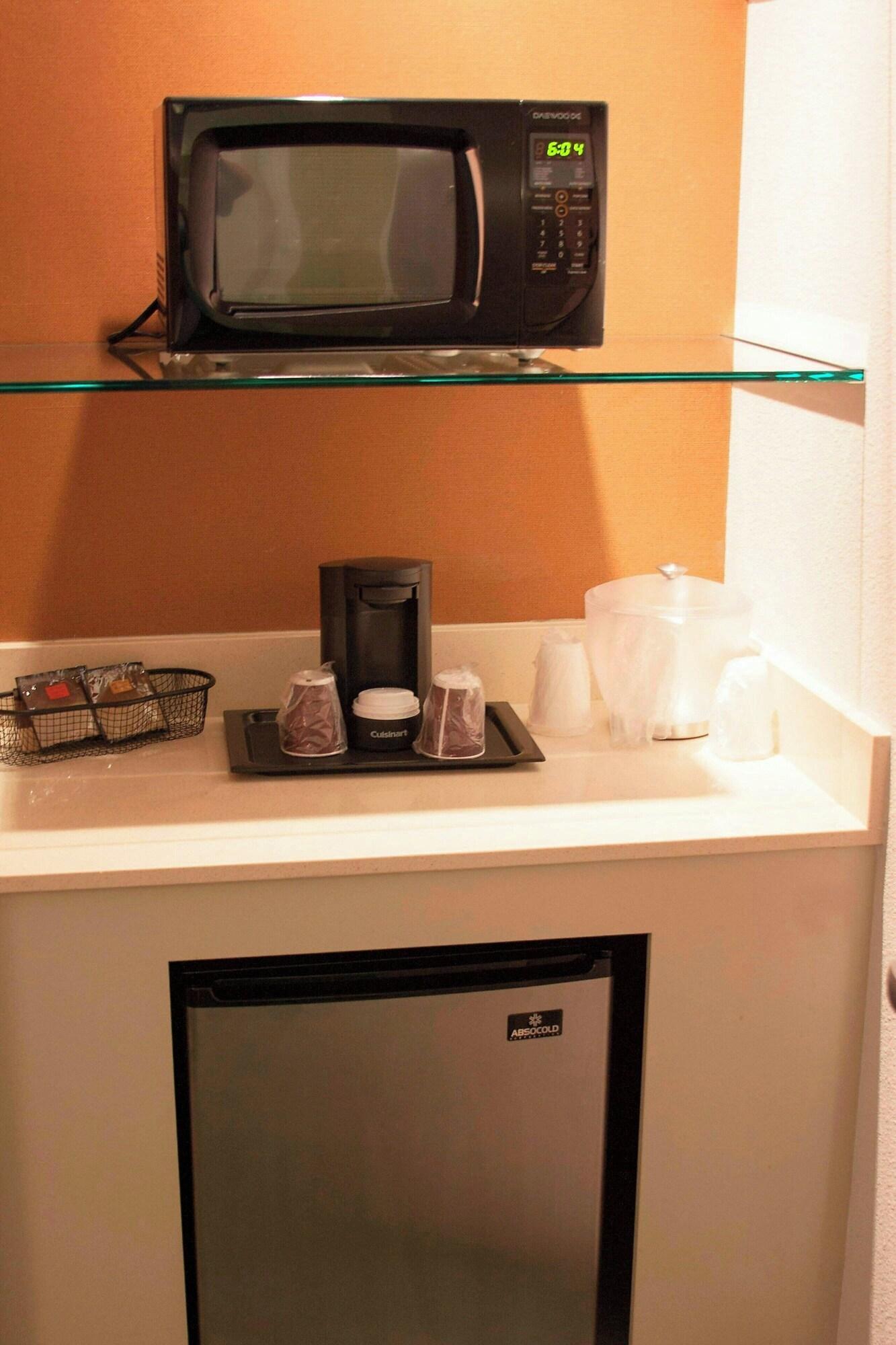 Studio Accessible King Size Bed