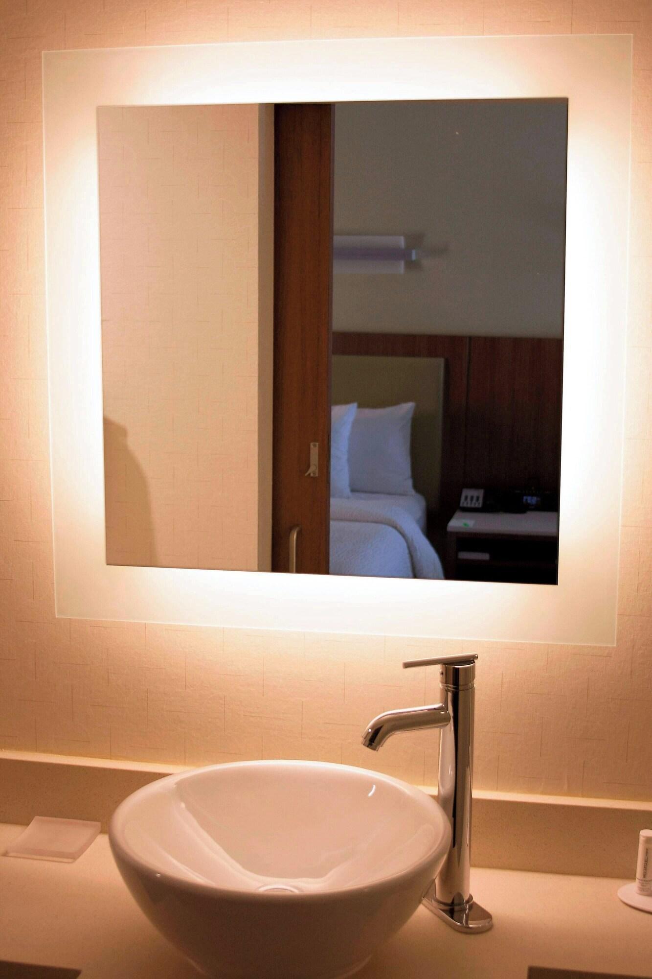 Studio Accessible King Size Bed