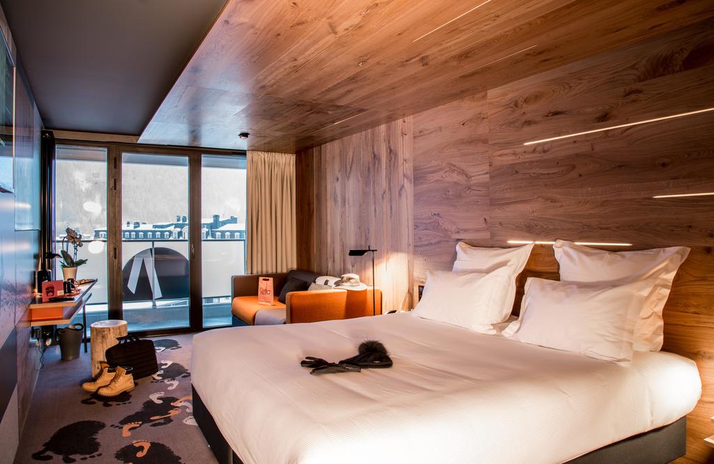 Family Room Superior Mountain View