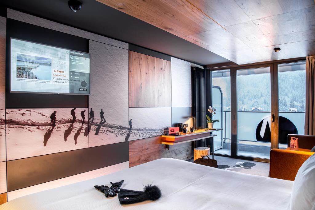 Family Room Superior Mountain View