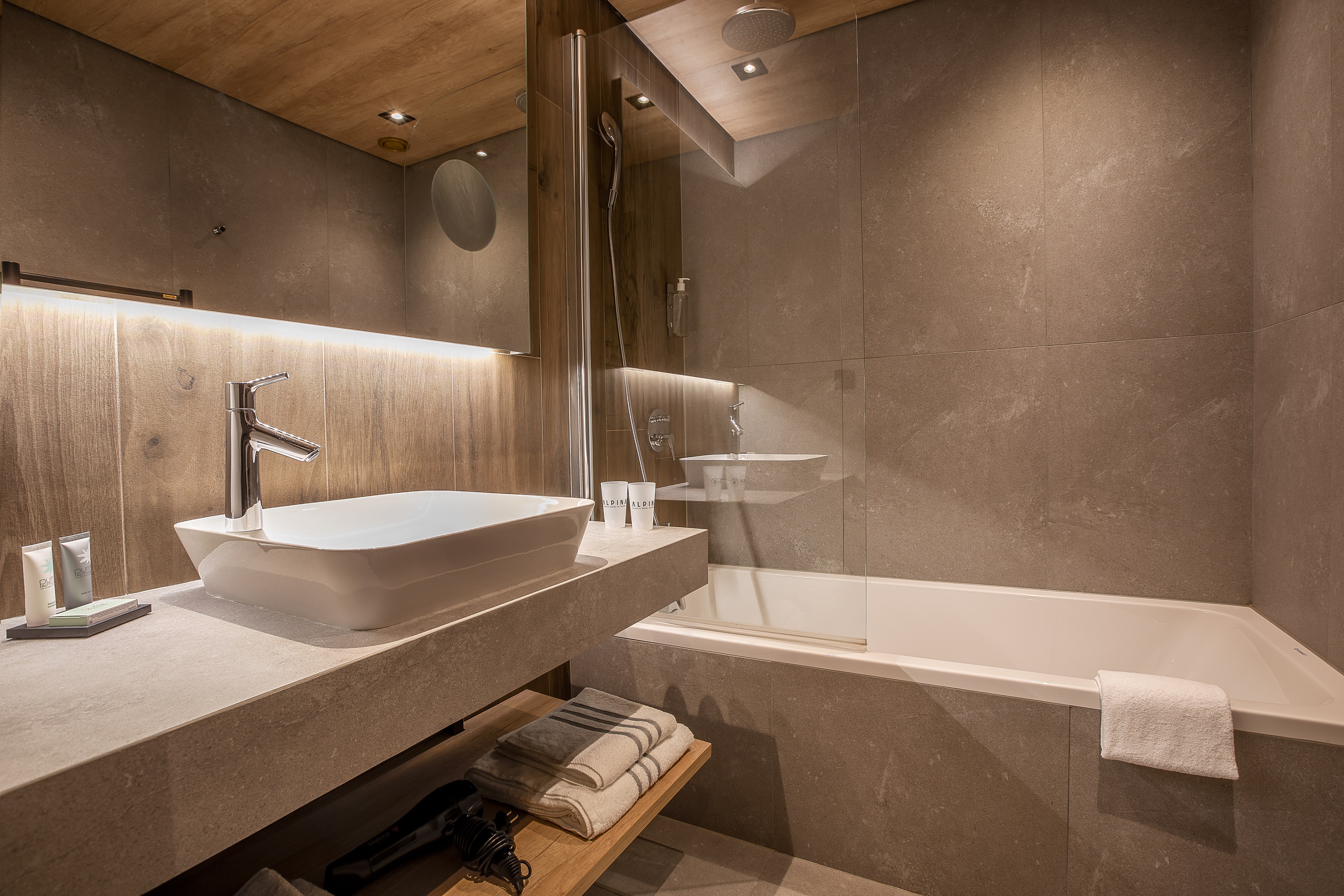 Family Room Superior Mountain View