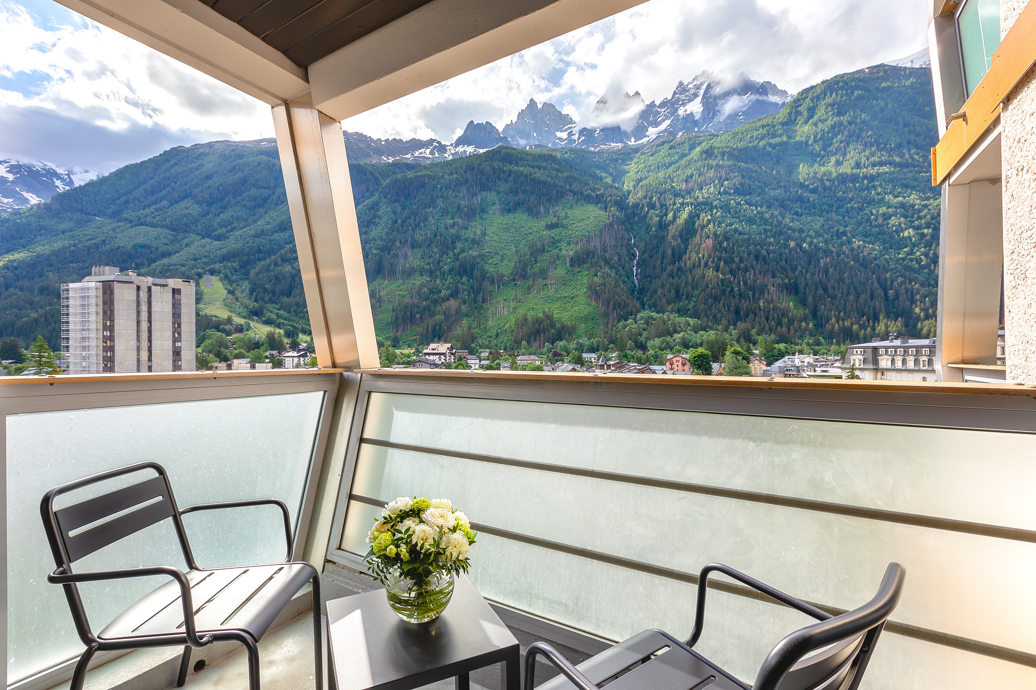 Family Room Superior Mountain View