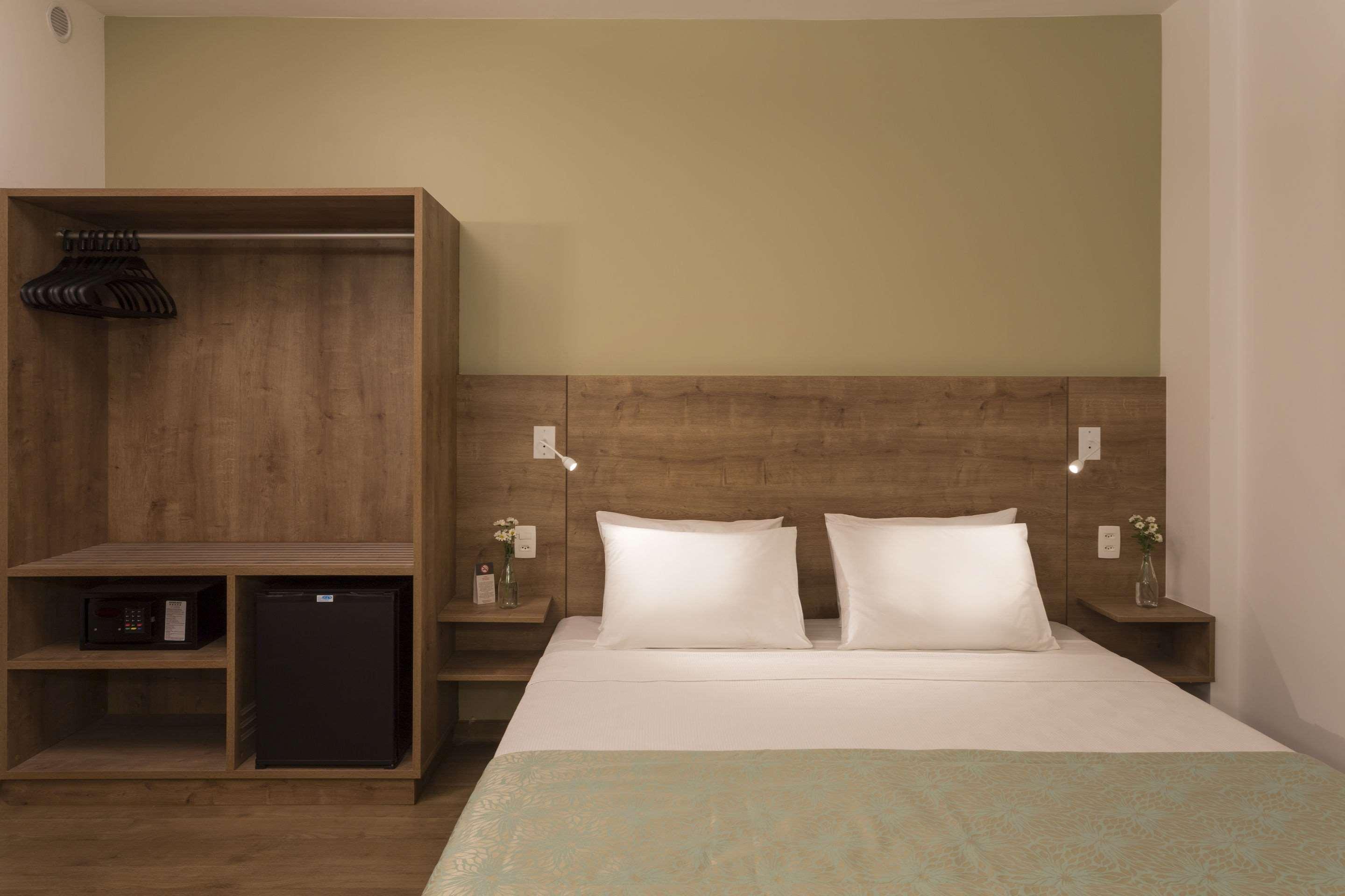 Double Queen Bed Non Smoking