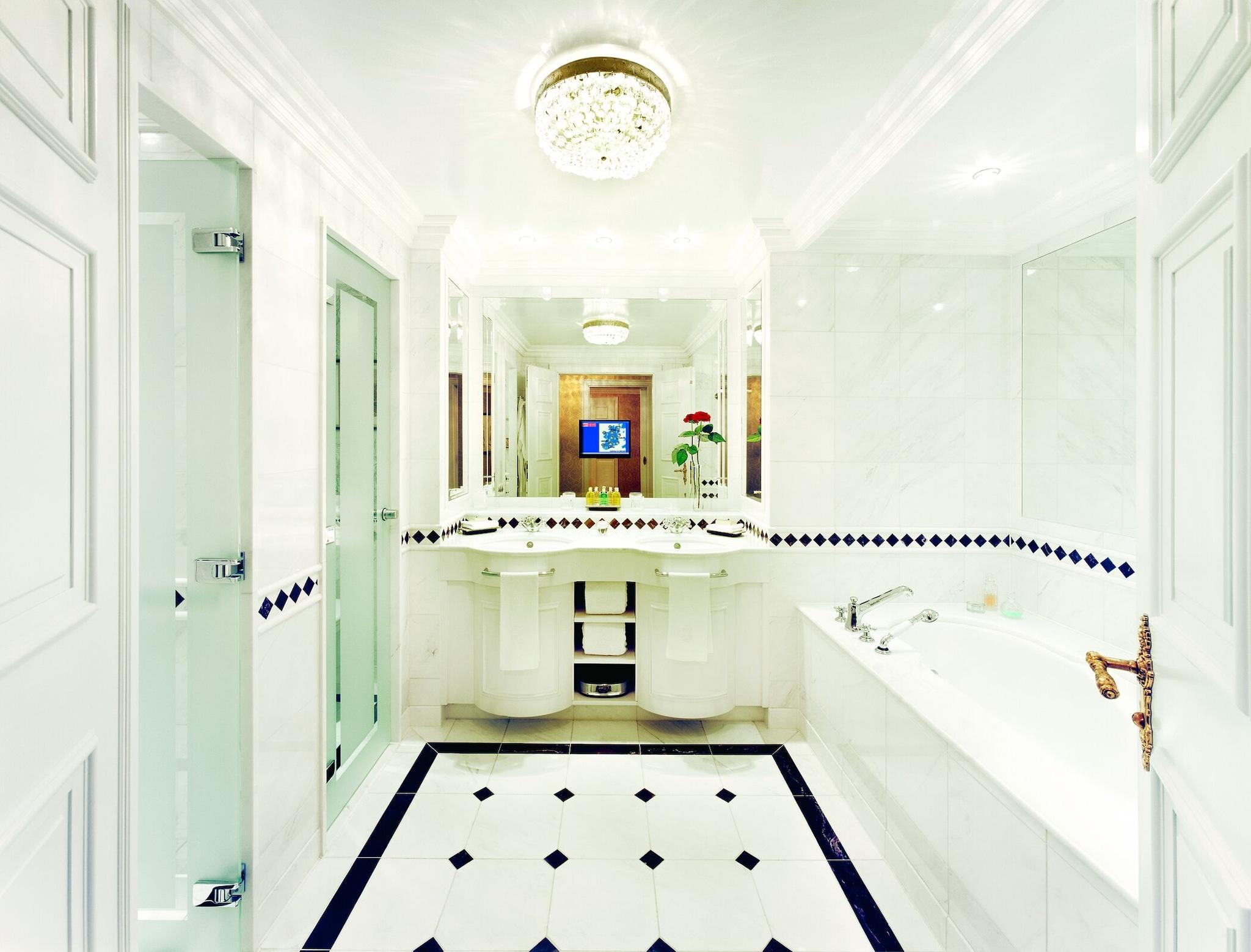 Suite Two Double Beds One Bedroom 