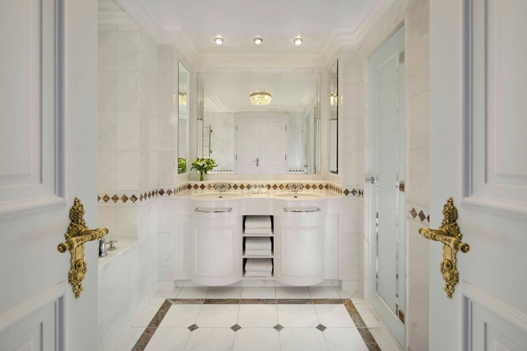 Double Superior King Bed